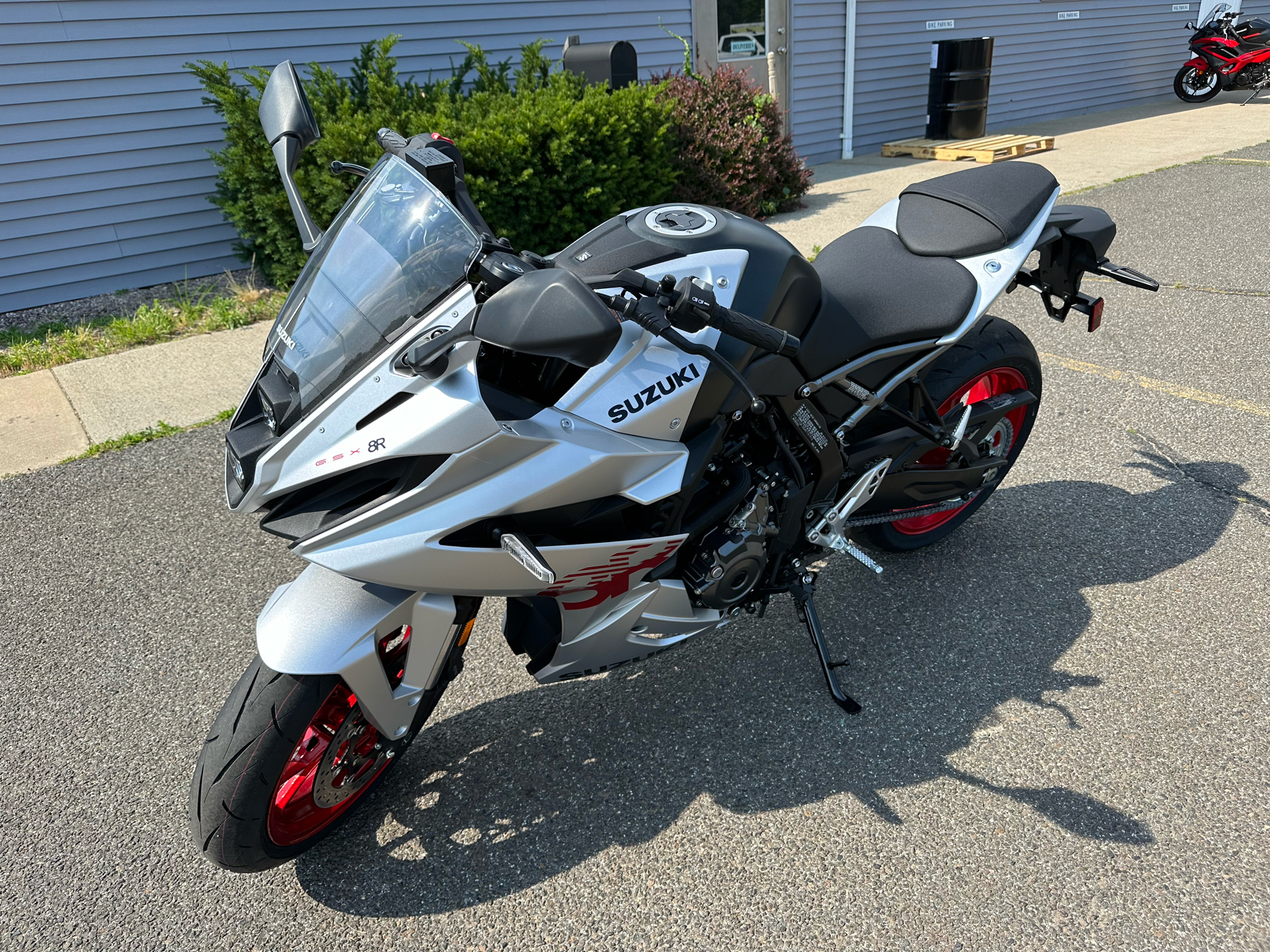 2024 Suzuki GSX-8R in Enfield, Connecticut - Photo 2
