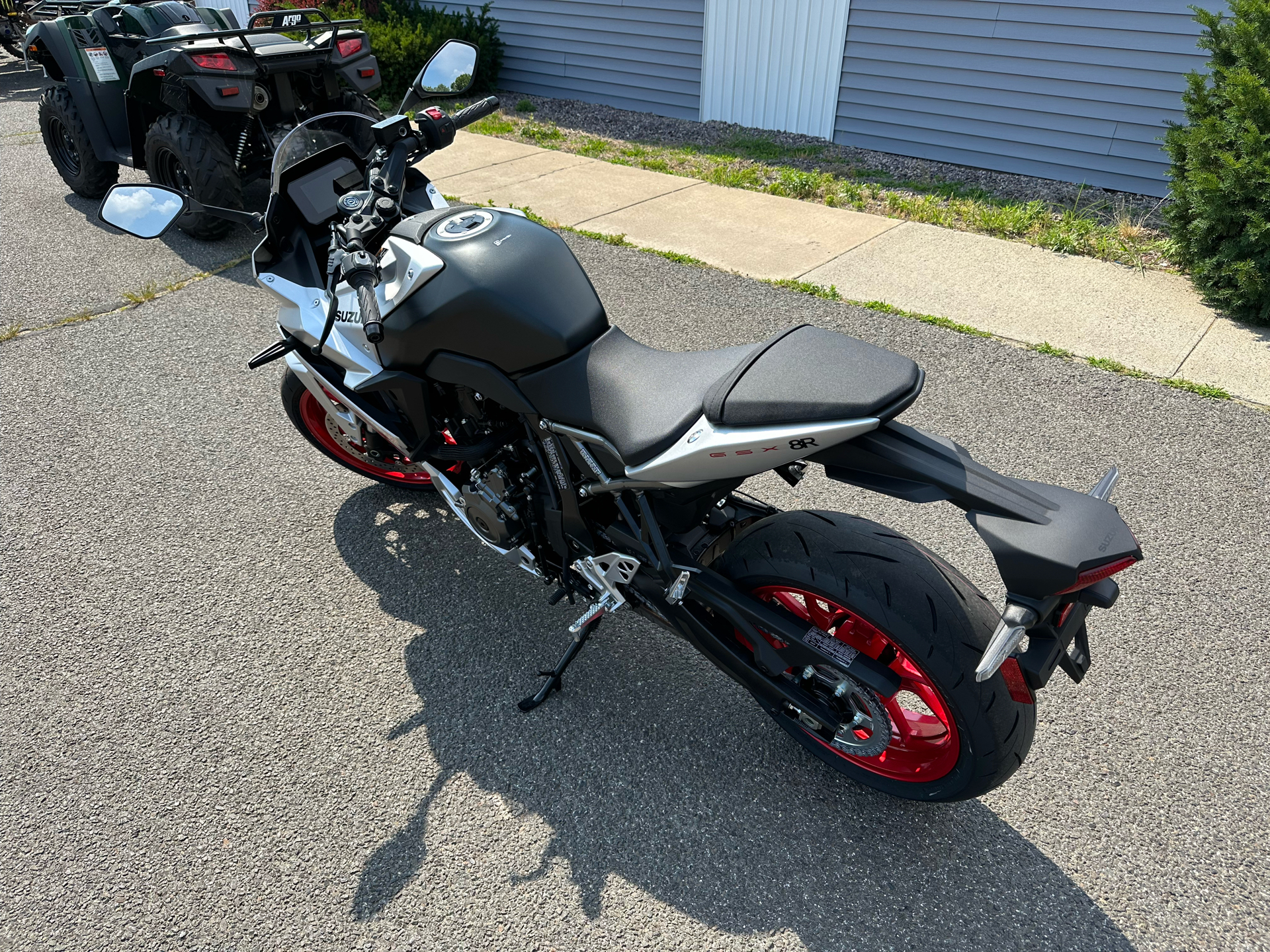 2024 Suzuki GSX-8R in Enfield, Connecticut - Photo 4