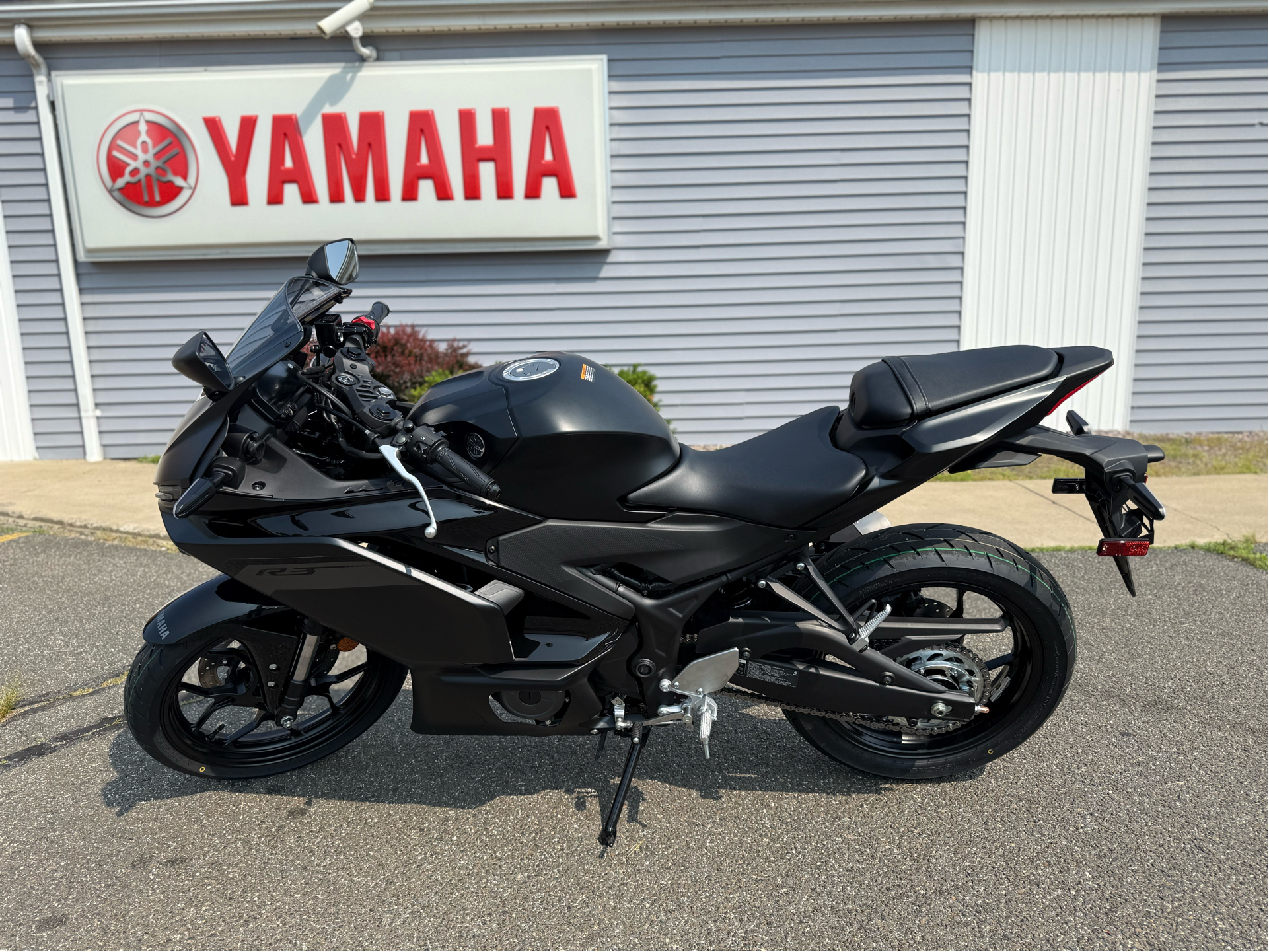 2025 Yamaha YZF-R3 in Enfield, Connecticut - Photo 1
