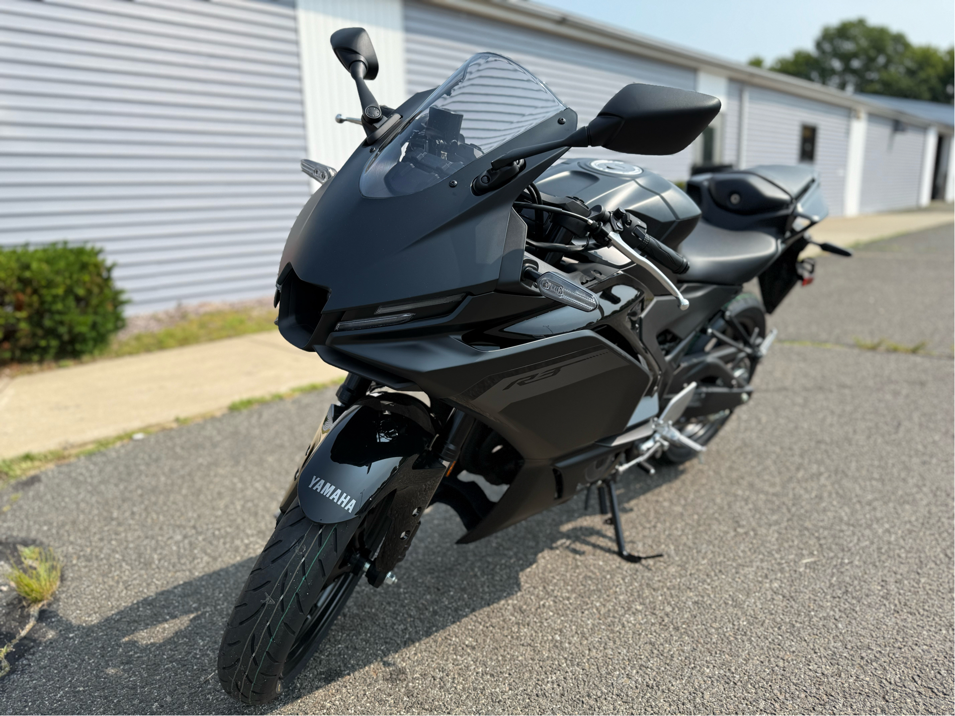 2025 Yamaha YZF-R3 in Enfield, Connecticut - Photo 2