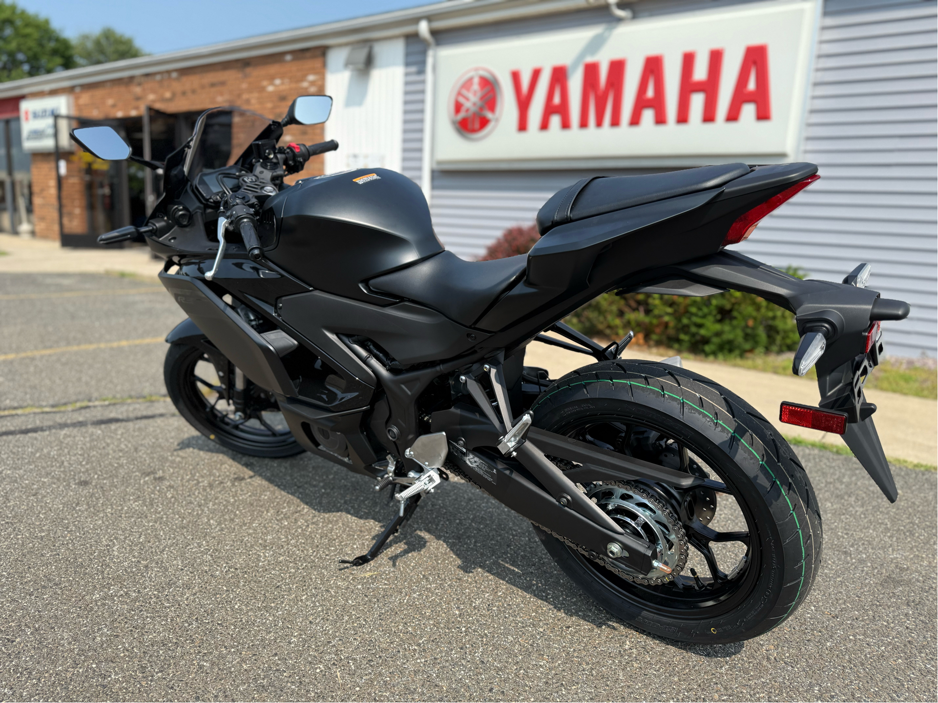 2025 Yamaha YZF-R3 in Enfield, Connecticut - Photo 4