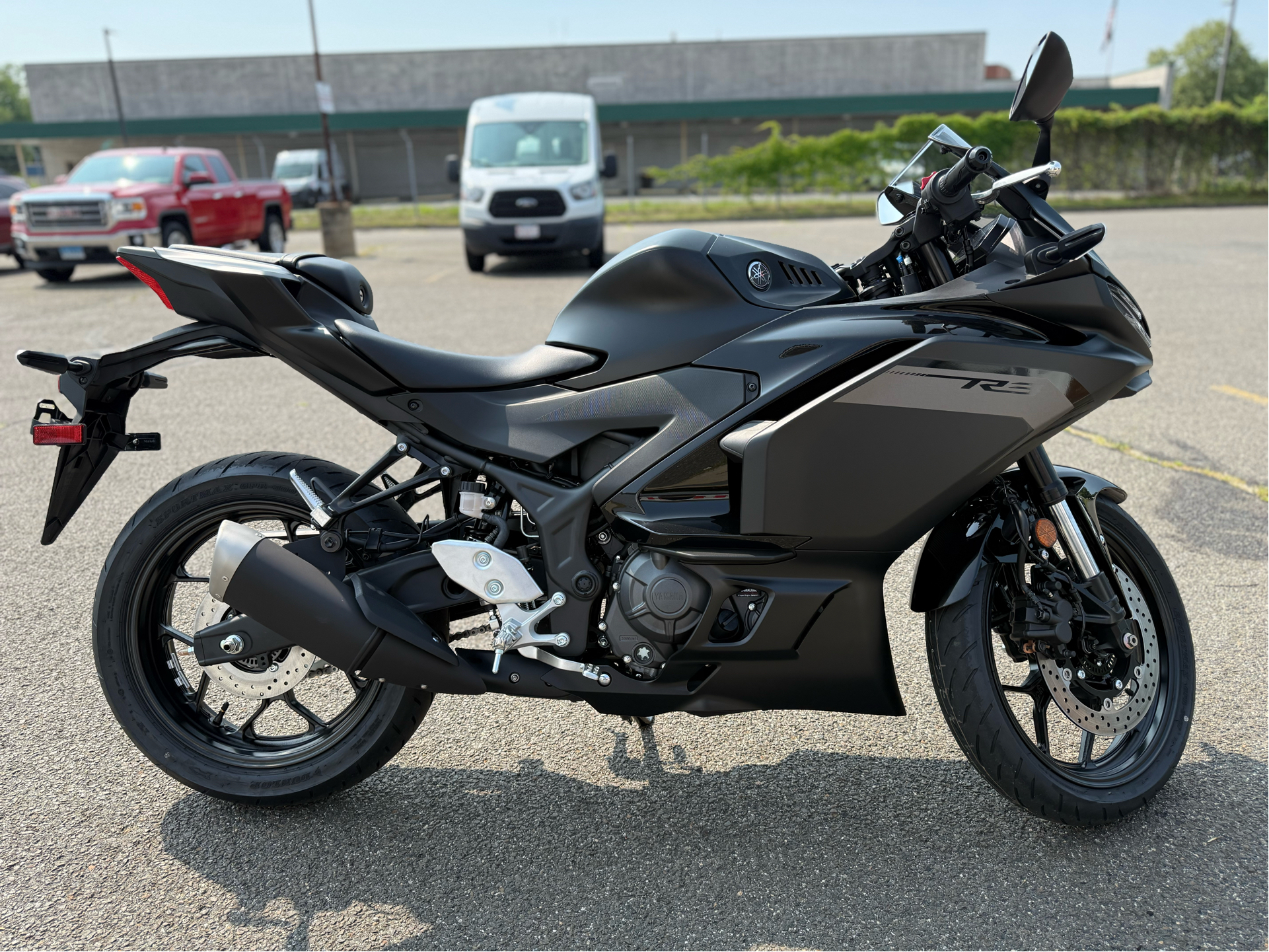 2025 Yamaha YZF-R3 in Enfield, Connecticut - Photo 7