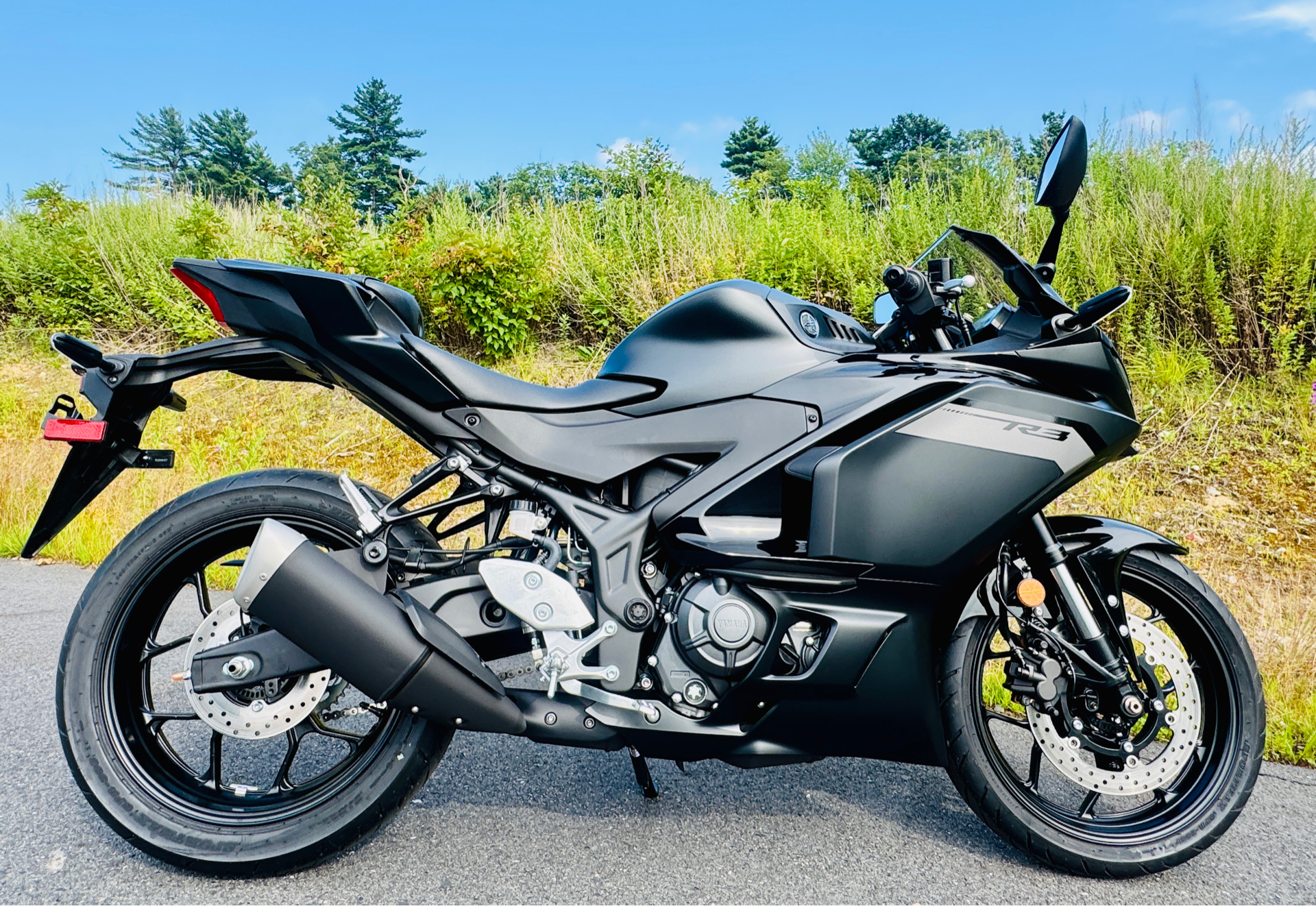 2025 Yamaha YZF-R3 in Enfield, Connecticut - Photo 1