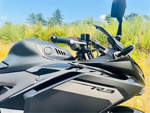 2025 Yamaha YZF-R3 in Enfield, Connecticut - Photo 10