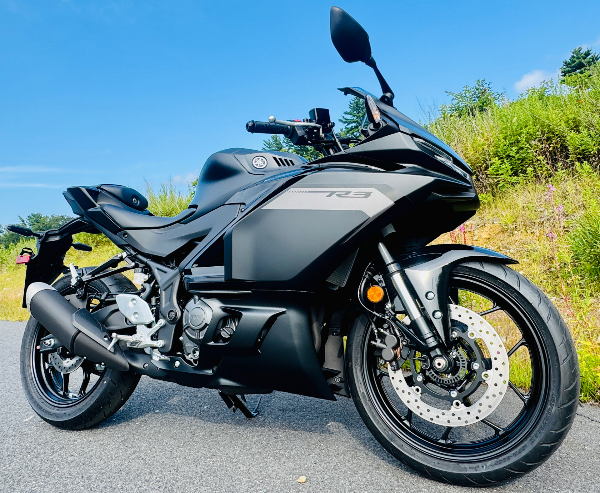 2025 Yamaha YZF-R3 in Enfield, Connecticut - Photo 11