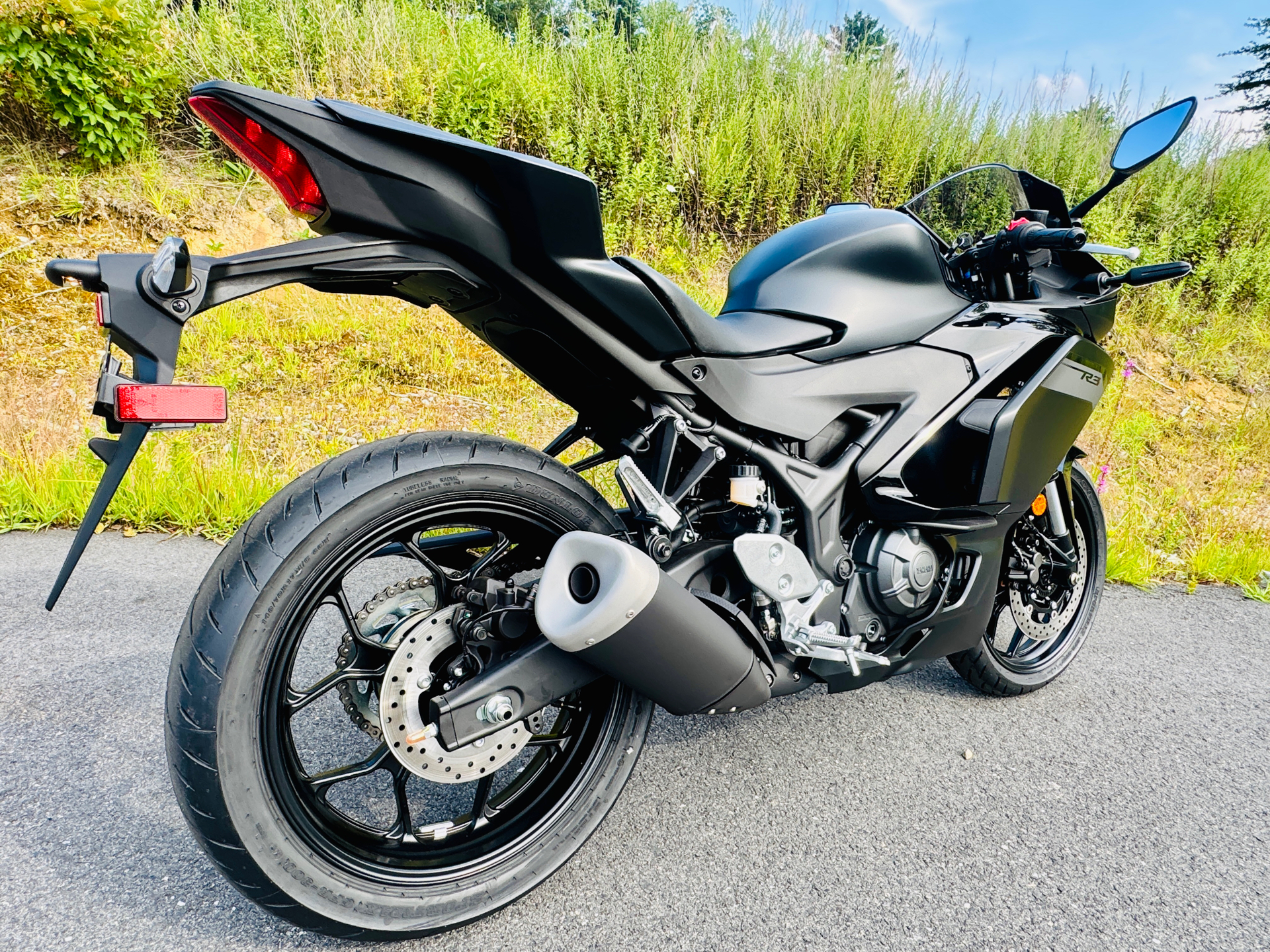 2025 Yamaha YZF-R3 in Enfield, Connecticut - Photo 5