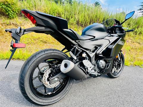 2025 Yamaha YZF-R3 in Enfield, Connecticut - Photo 5