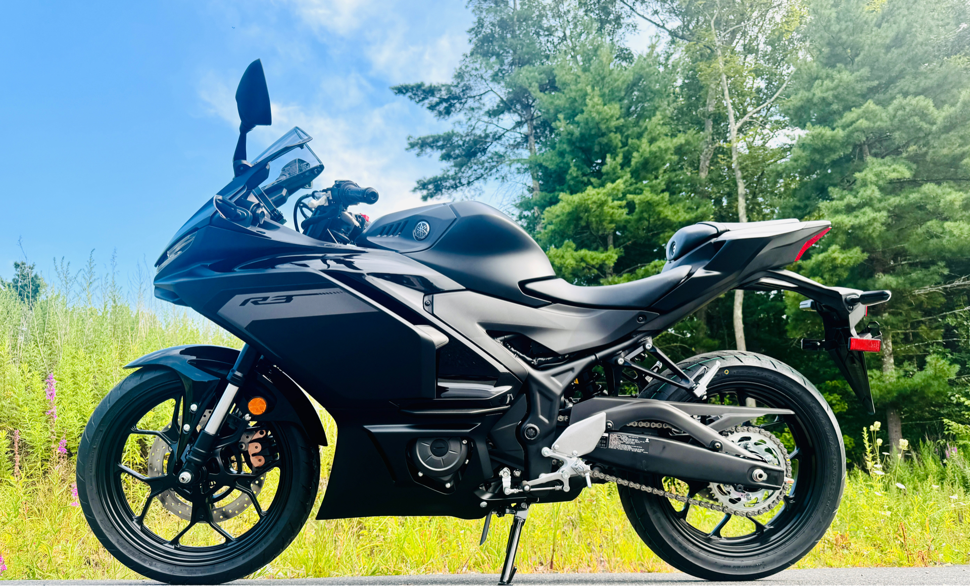 2025 Yamaha YZF-R3 in Enfield, Connecticut - Photo 13