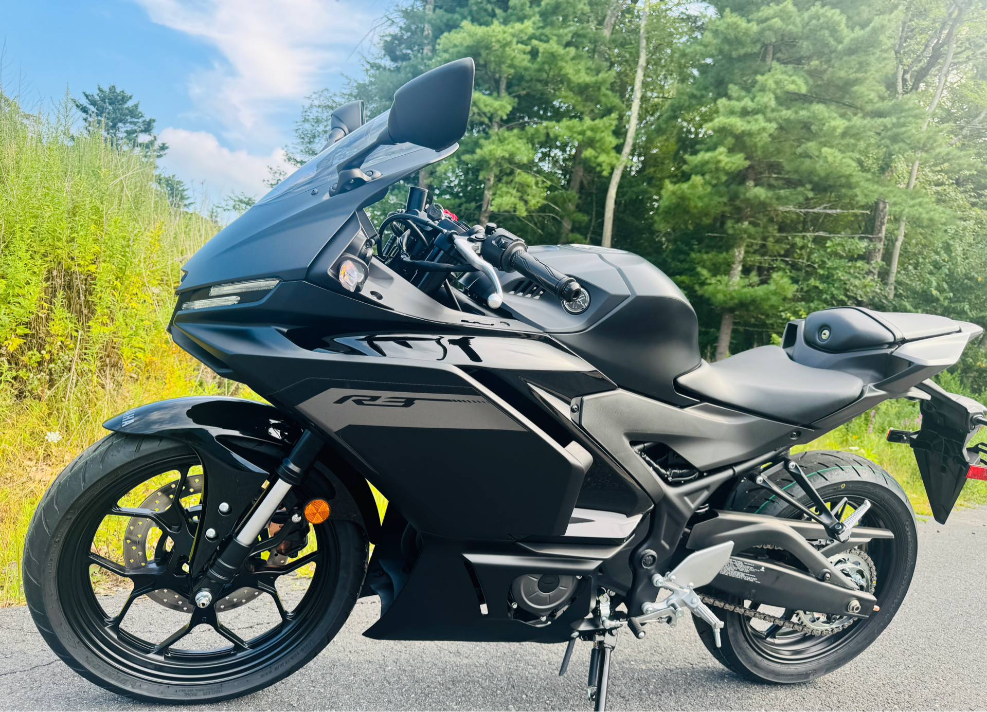 2025 Yamaha YZF-R3 in Enfield, Connecticut - Photo 15