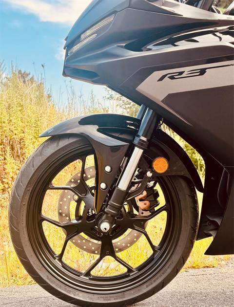 2025 Yamaha YZF-R3 in Enfield, Connecticut - Photo 24