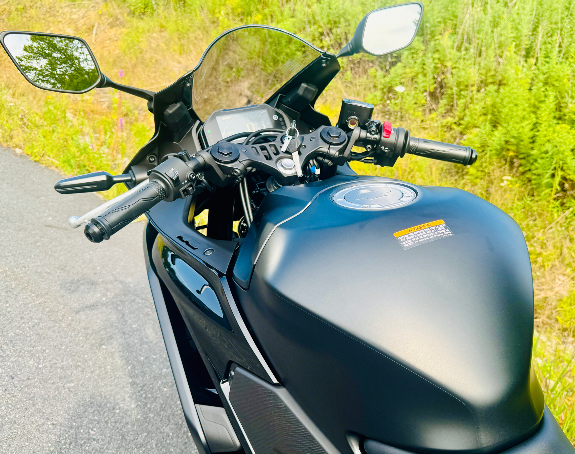 2025 Yamaha YZF-R3 in Enfield, Connecticut - Photo 23