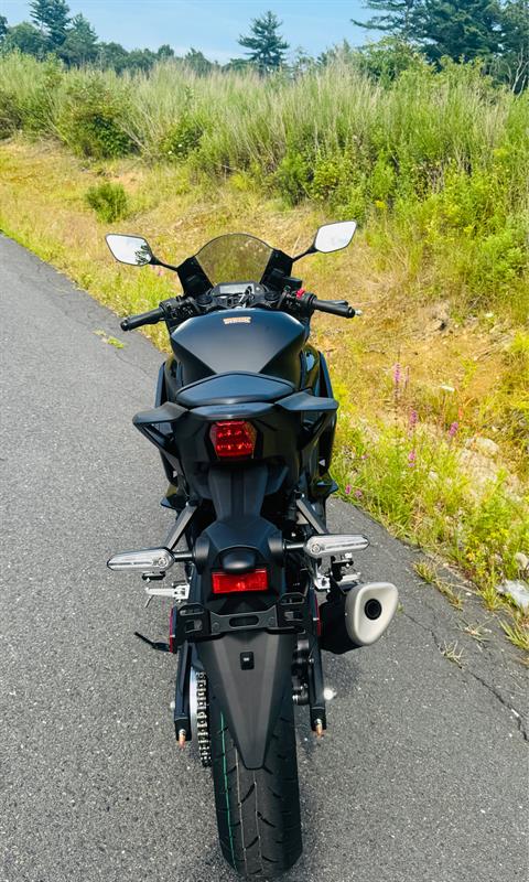 2025 Yamaha YZF-R3 in Enfield, Connecticut - Photo 6