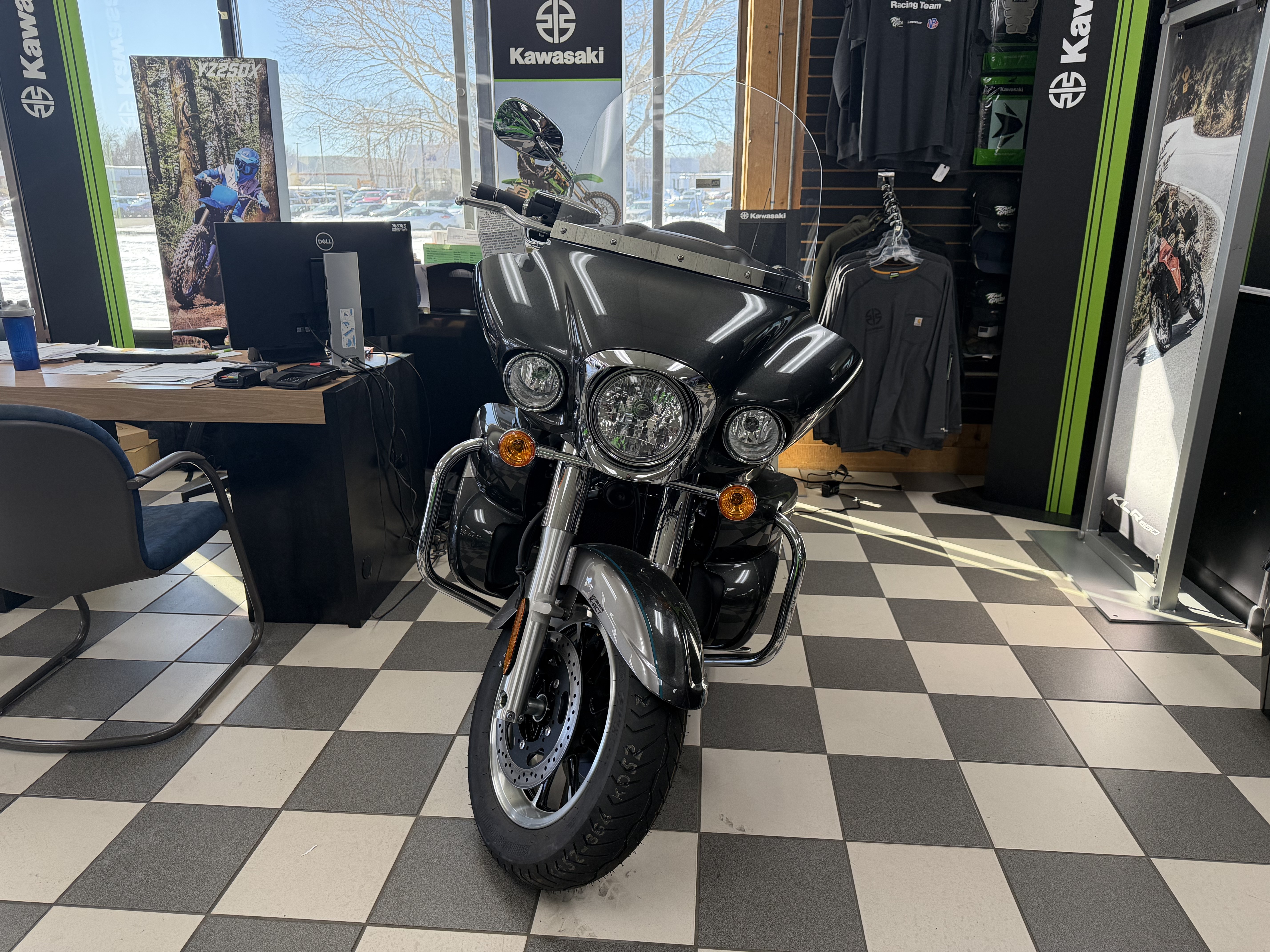 New 2024 Kawasaki Vulcan 1700 Voyager ABS Metallic Graphite Gray