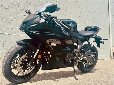 2025 Yamaha YZF-R7 in Enfield, Connecticut - Photo 3
