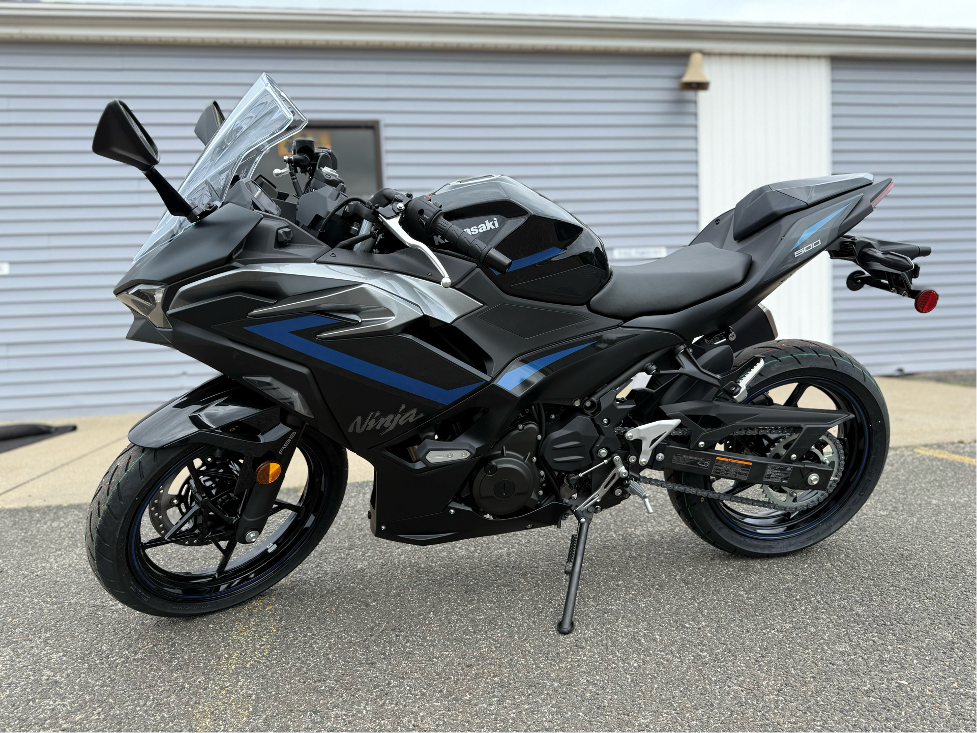 2025 Kawasaki Ninja 500 SE ABS in Enfield, Connecticut - Photo 2