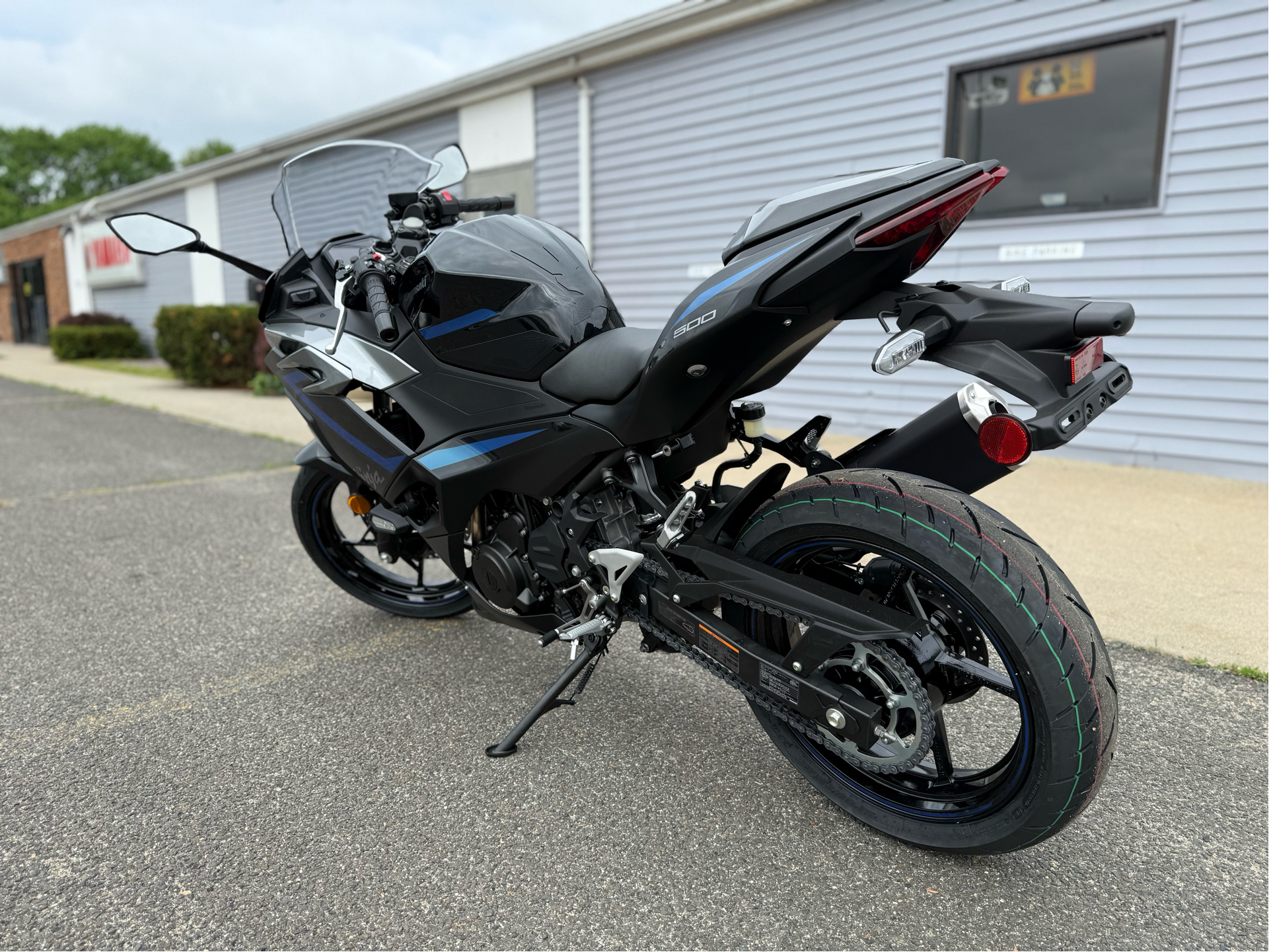 2025 Kawasaki Ninja 500 SE ABS in Enfield, Connecticut - Photo 4