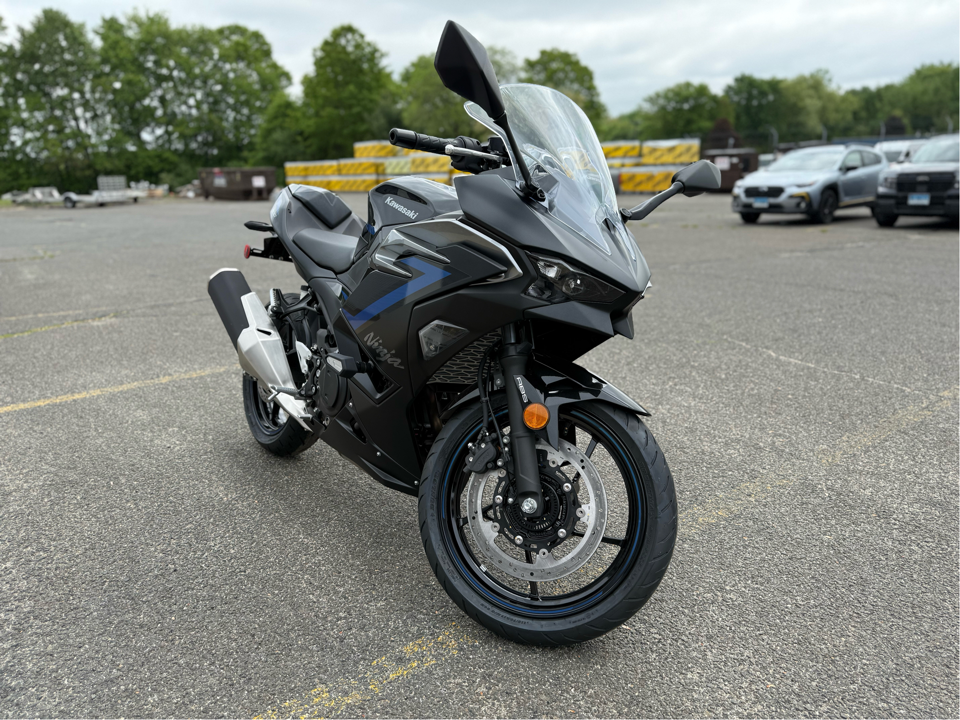 2025 Kawasaki Ninja 500 SE ABS in Enfield, Connecticut - Photo 8