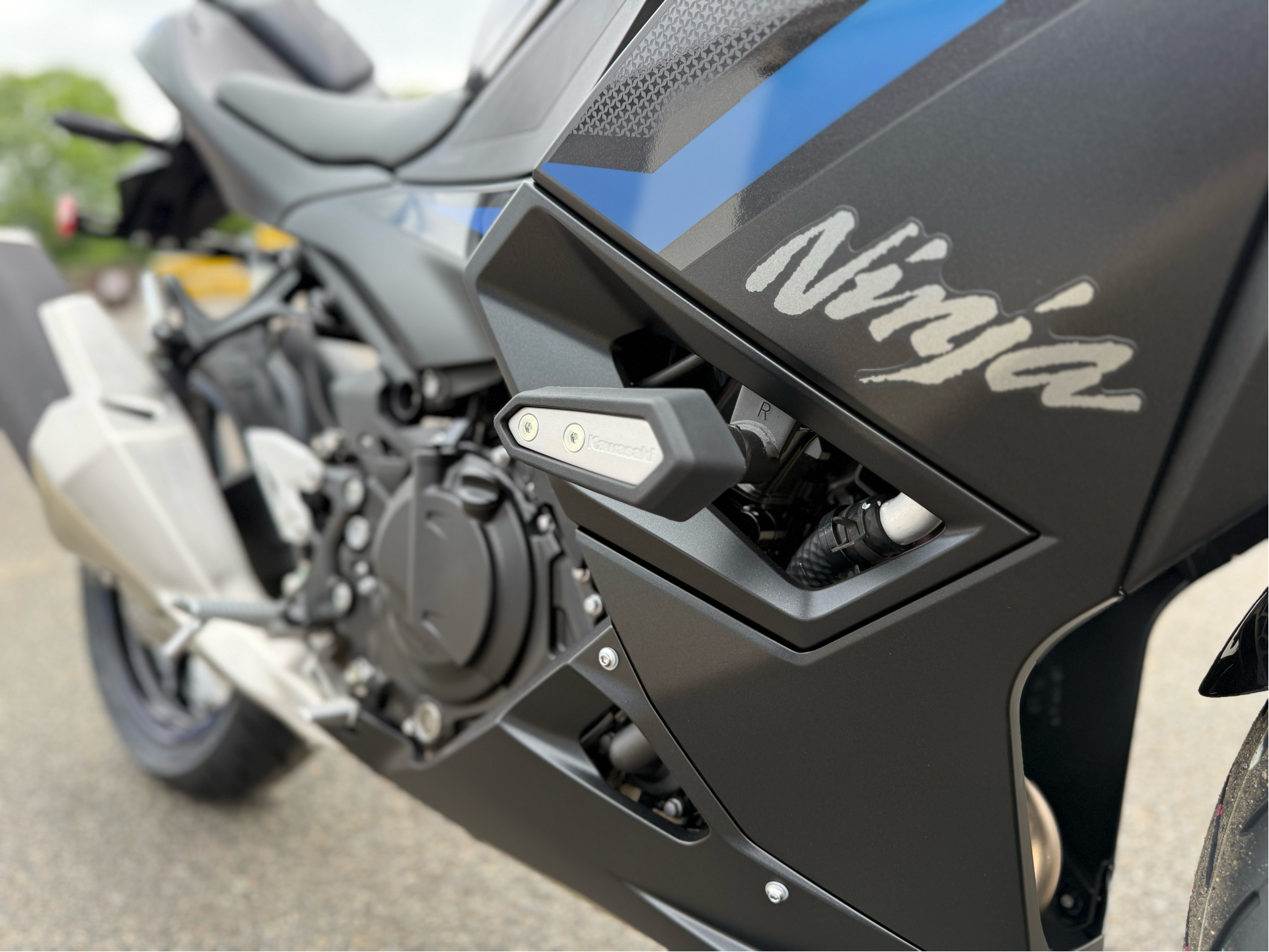 2025 Kawasaki Ninja 500 SE ABS in Enfield, Connecticut - Photo 9