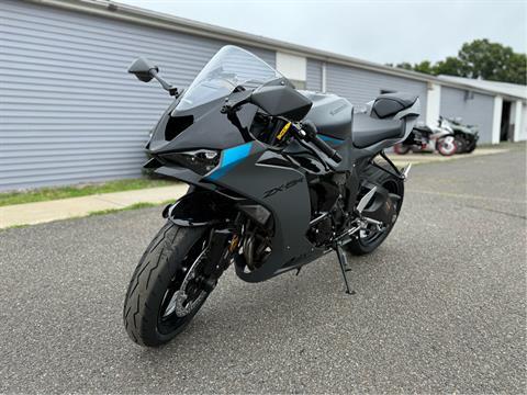 2025 Kawasaki Ninja ZX-6R ABS in Enfield, Connecticut - Photo 2