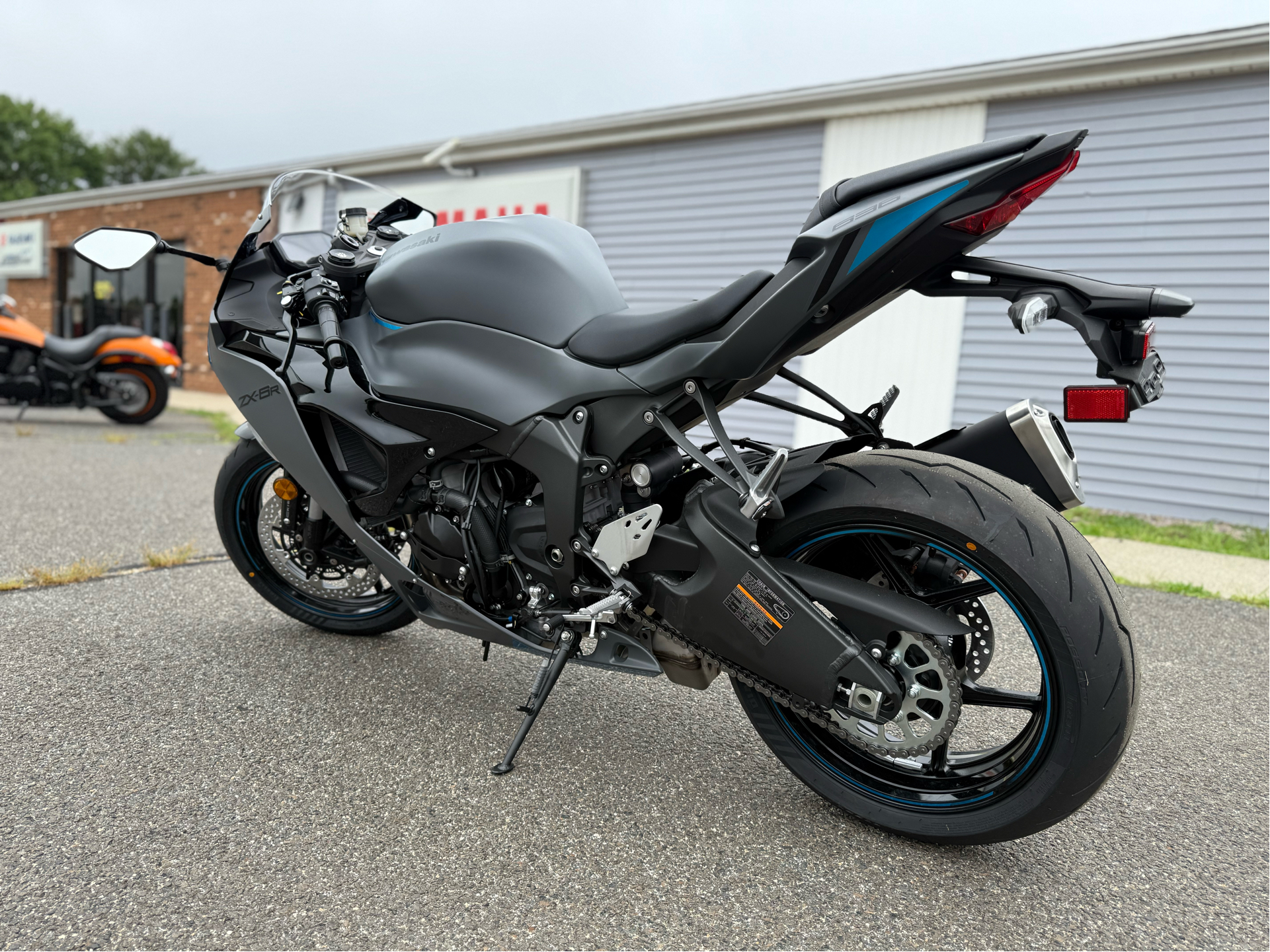 2025 Kawasaki Ninja ZX-6R ABS in Enfield, Connecticut - Photo 4