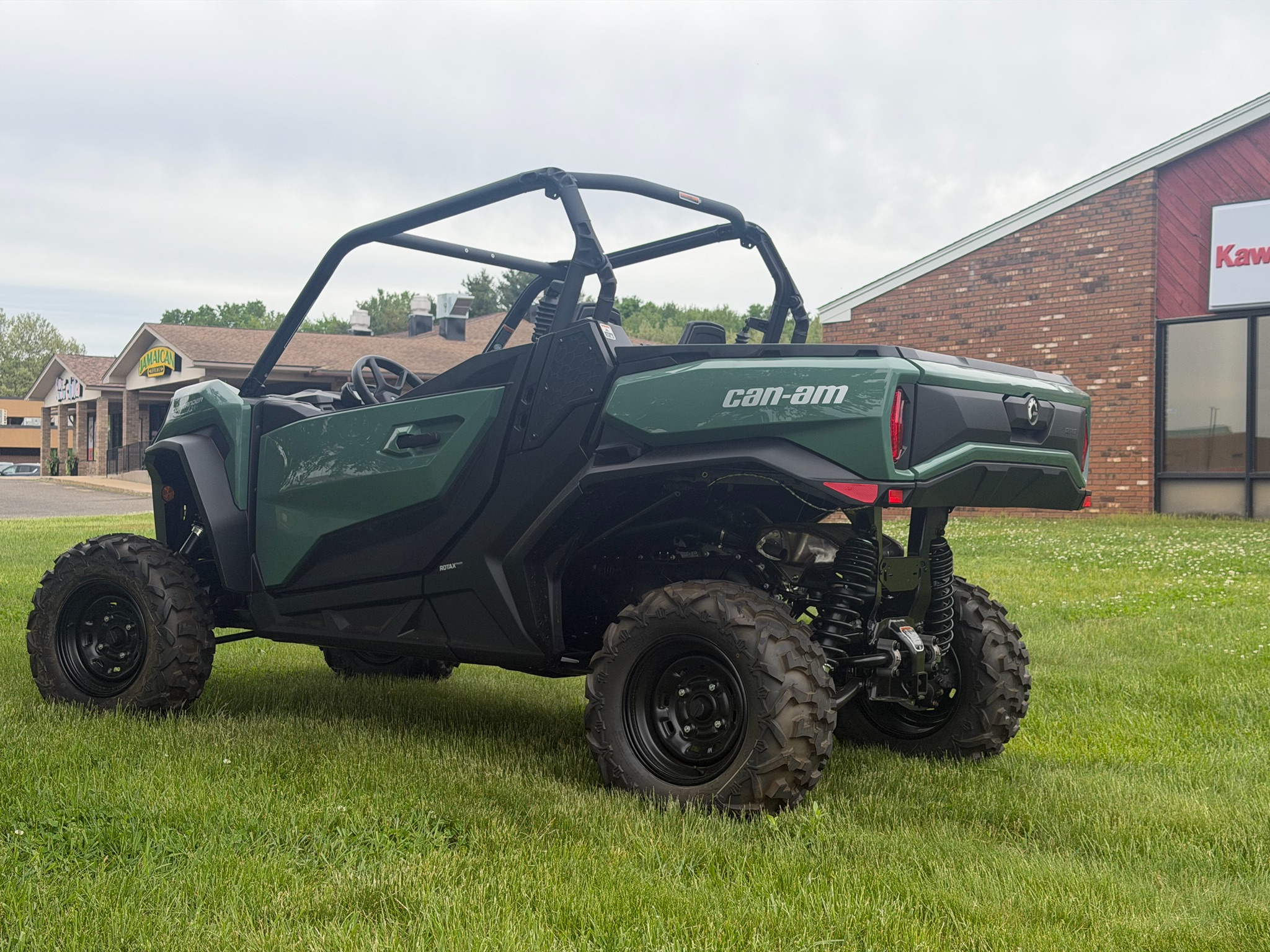 2026 Can-Am™ Commander DPS 700 2