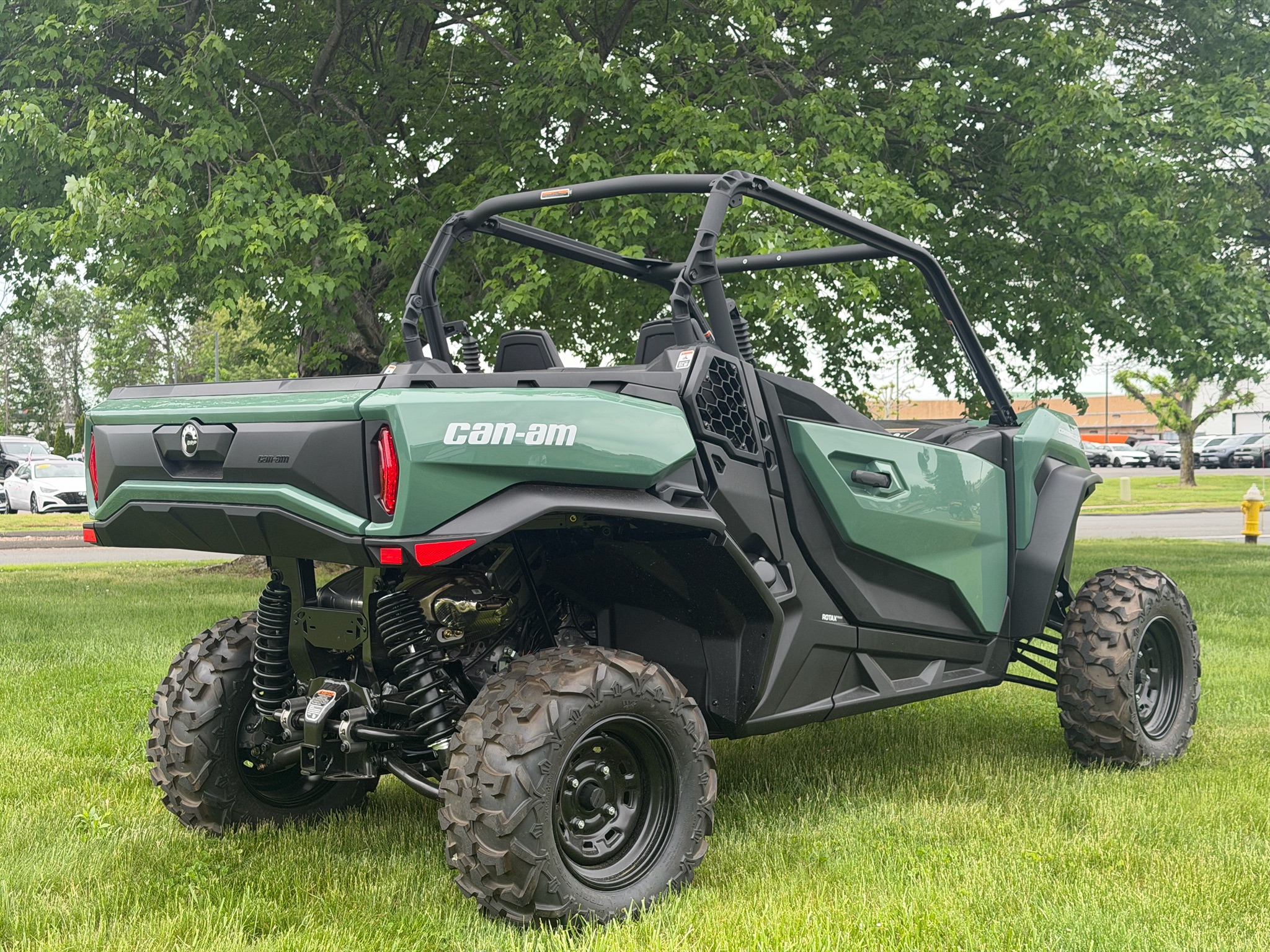 2026 Can-Am™ Commander DPS 700 4