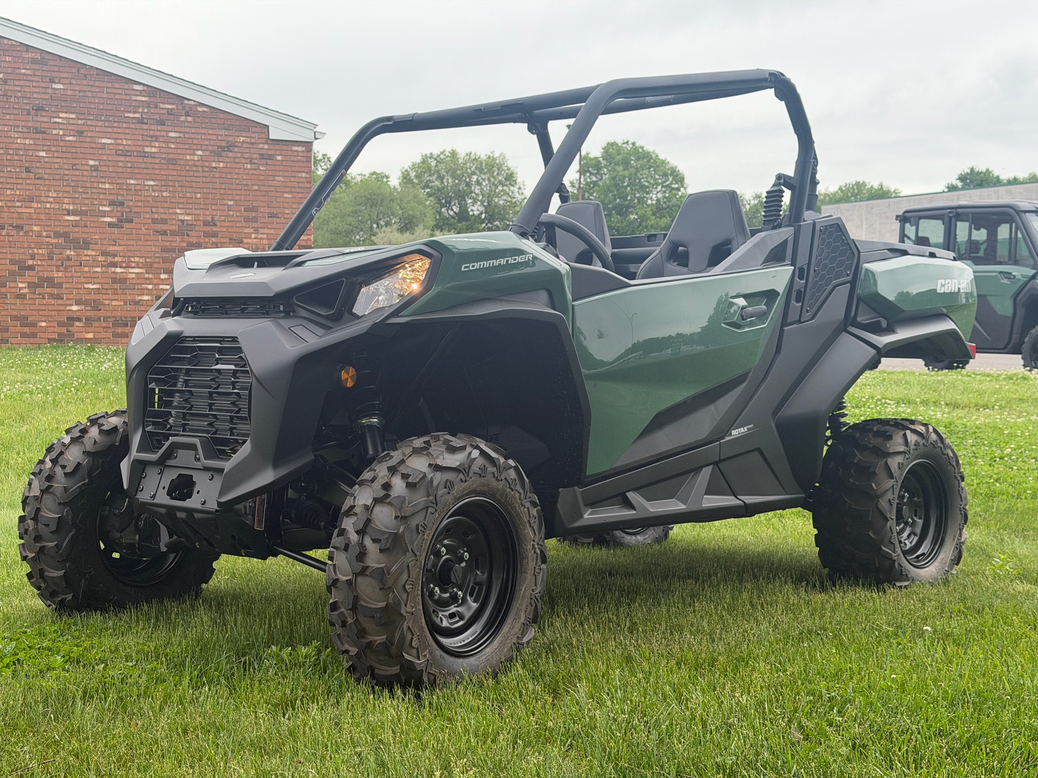 2026 Can-Am™ Commander DPS 700 8