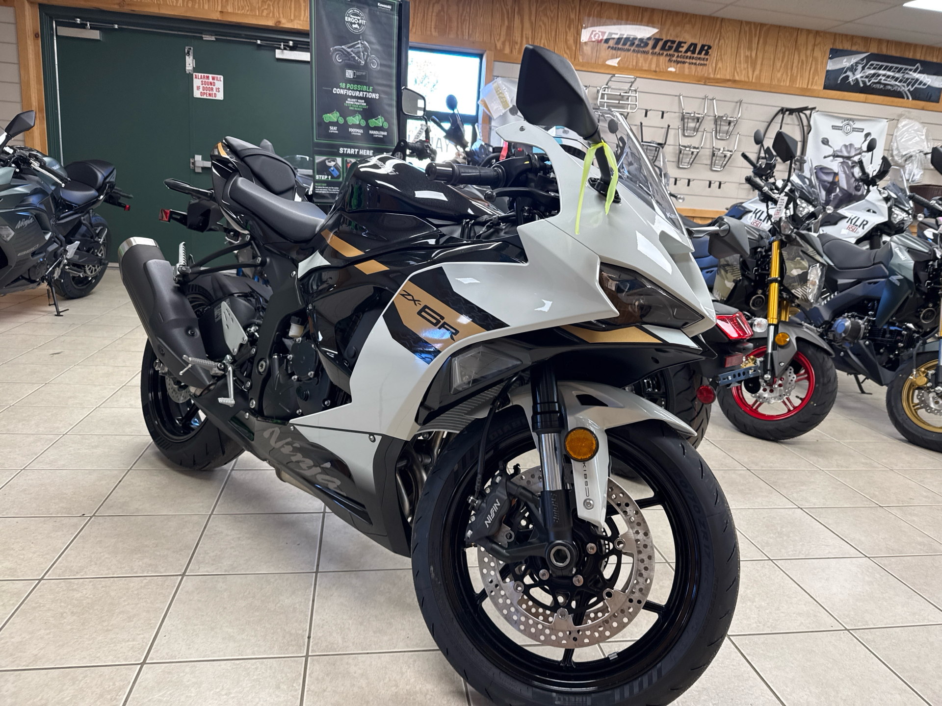 New 2026 Kawasaki NINJA ZX-6R ABS Pearl Robotic White / Metallic