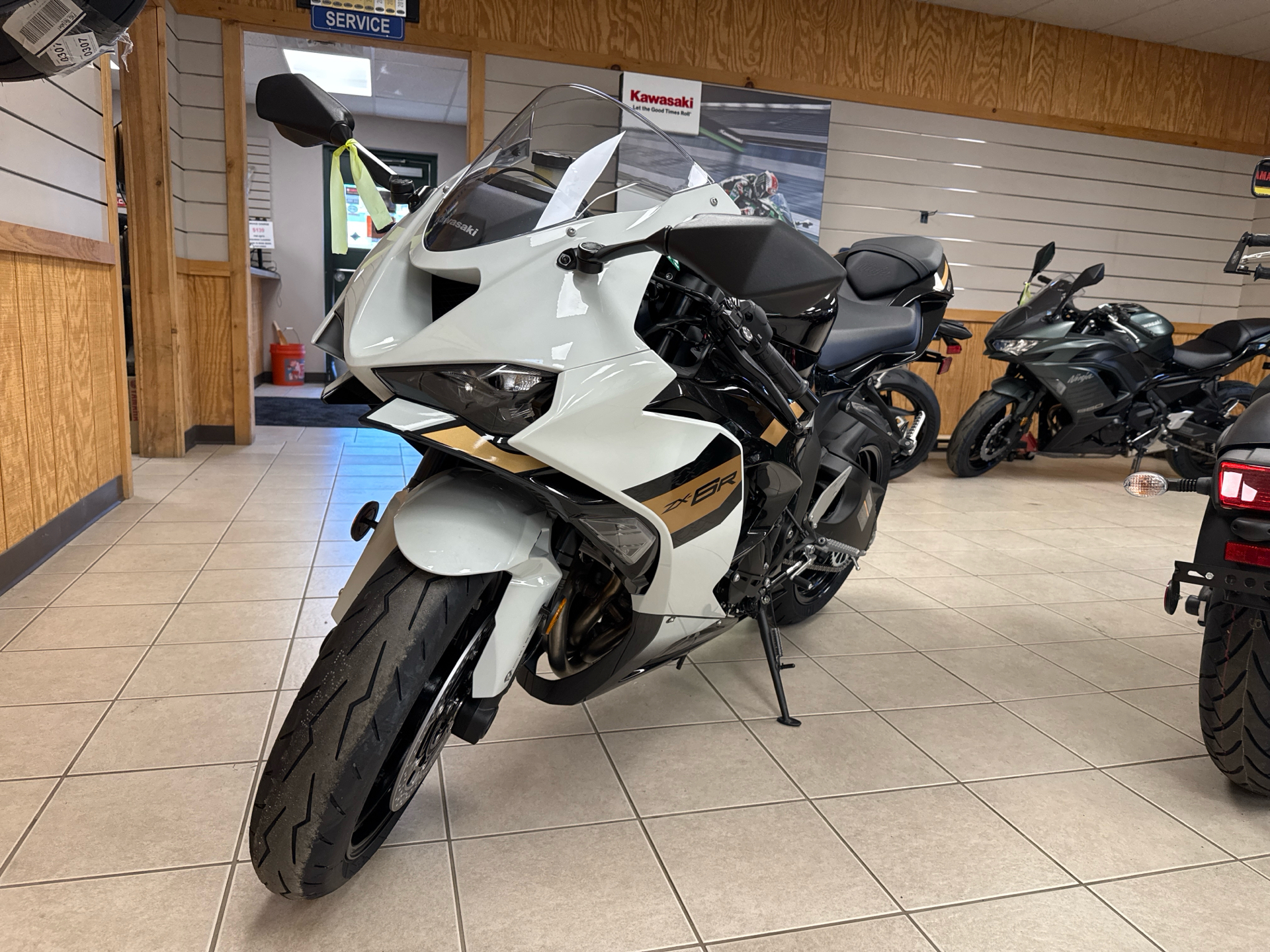 New 2026 Kawasaki NINJA ZX-6R ABS Pearl Robotic White / Metallic