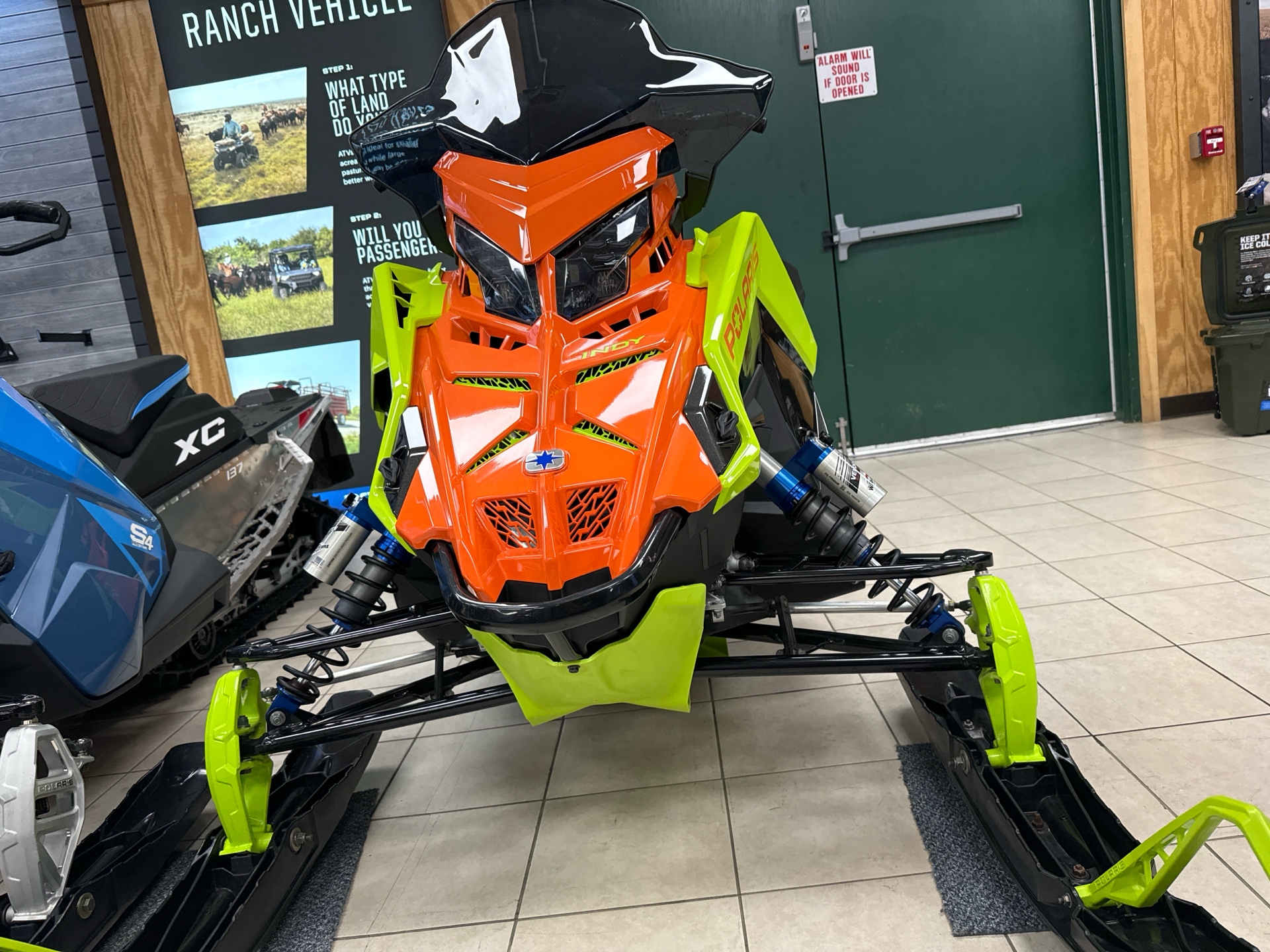 2023 Polaris Patriot Boost Indy VR1 137 SC in Topsham, Maine - Photo 2