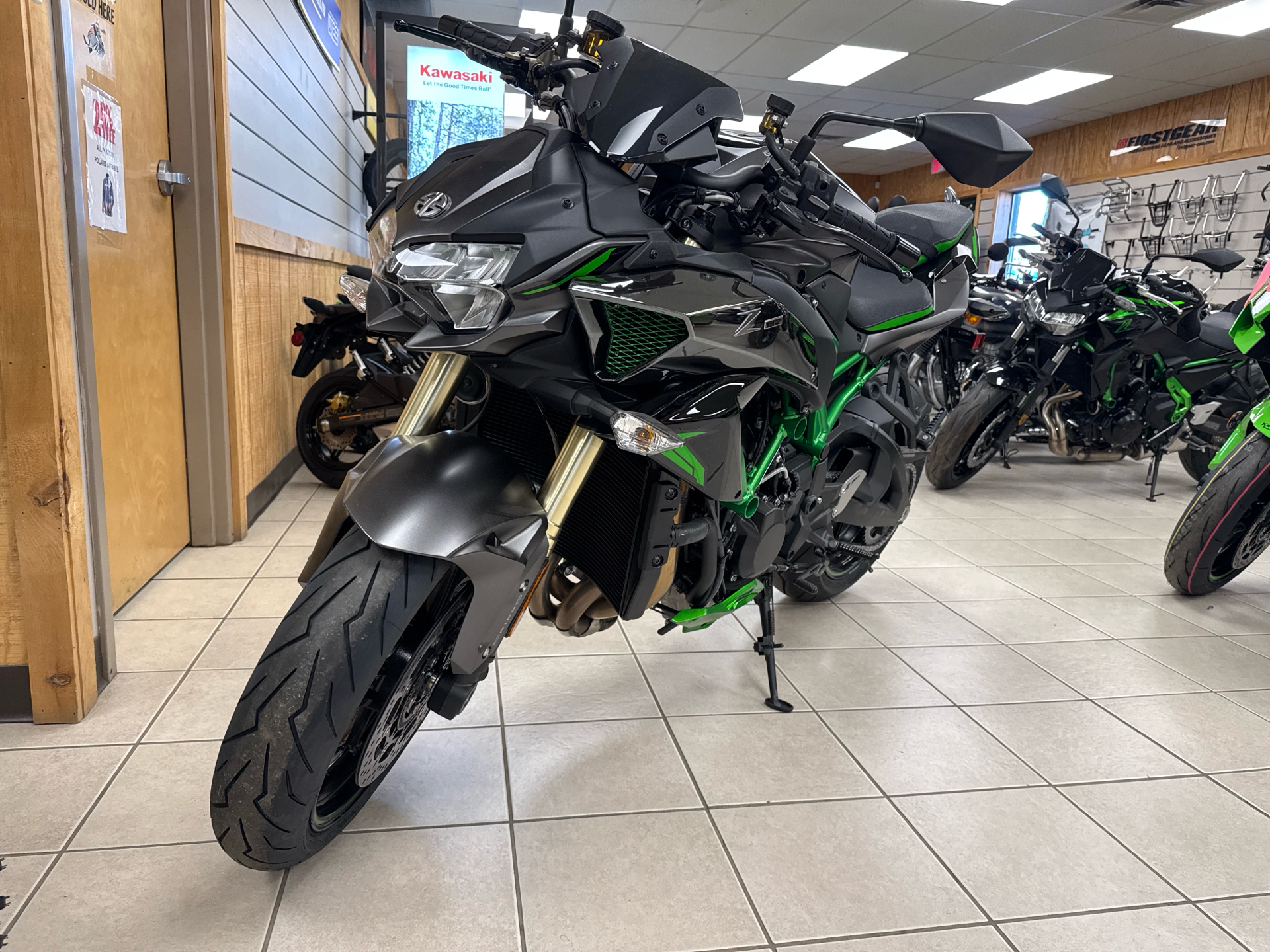 2025 Kawasaki Z H2 SE ABS in Topsham, Maine - Photo 3