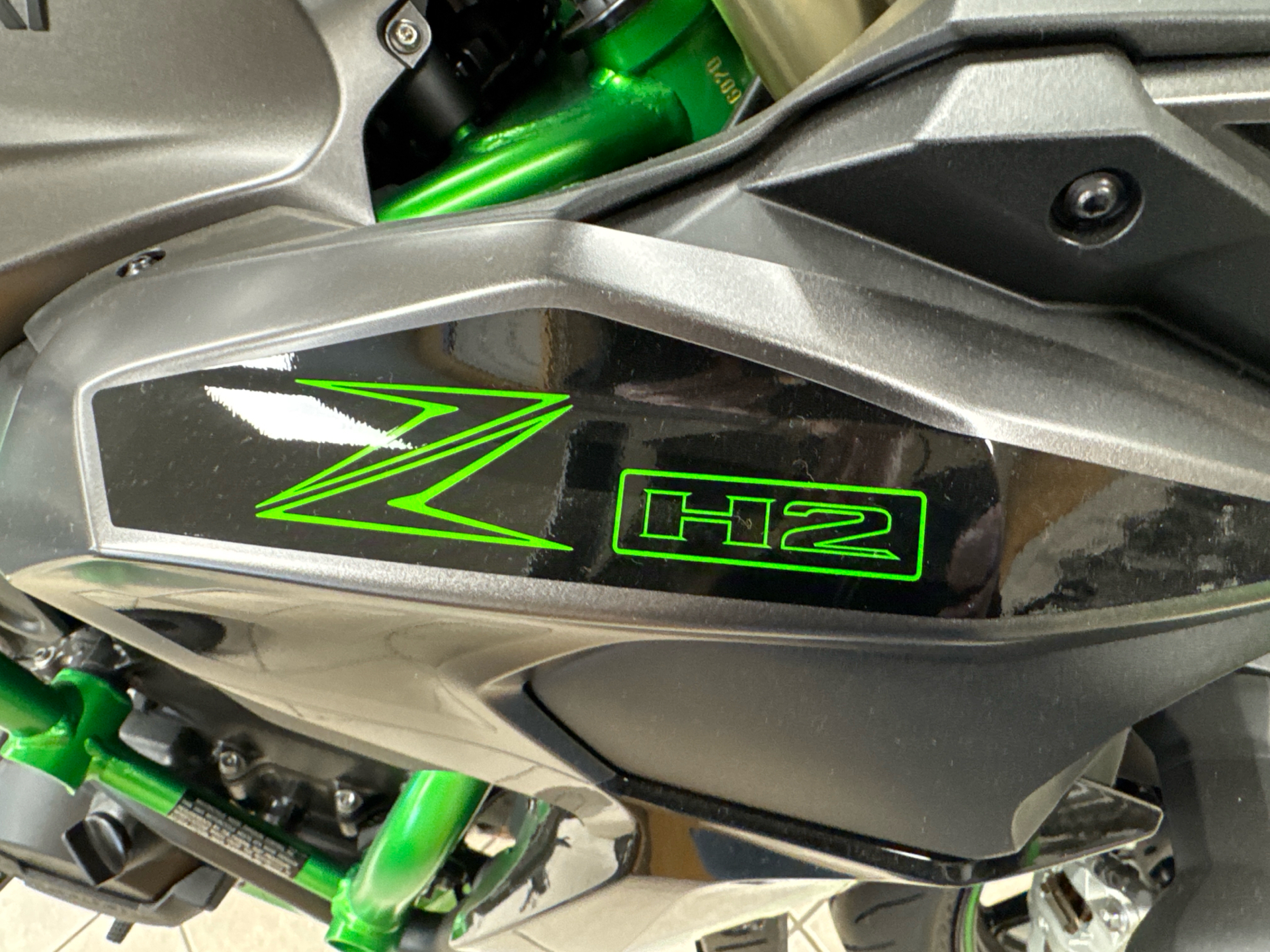 2025 Kawasaki Z H2 SE ABS in Topsham, Maine - Photo 8