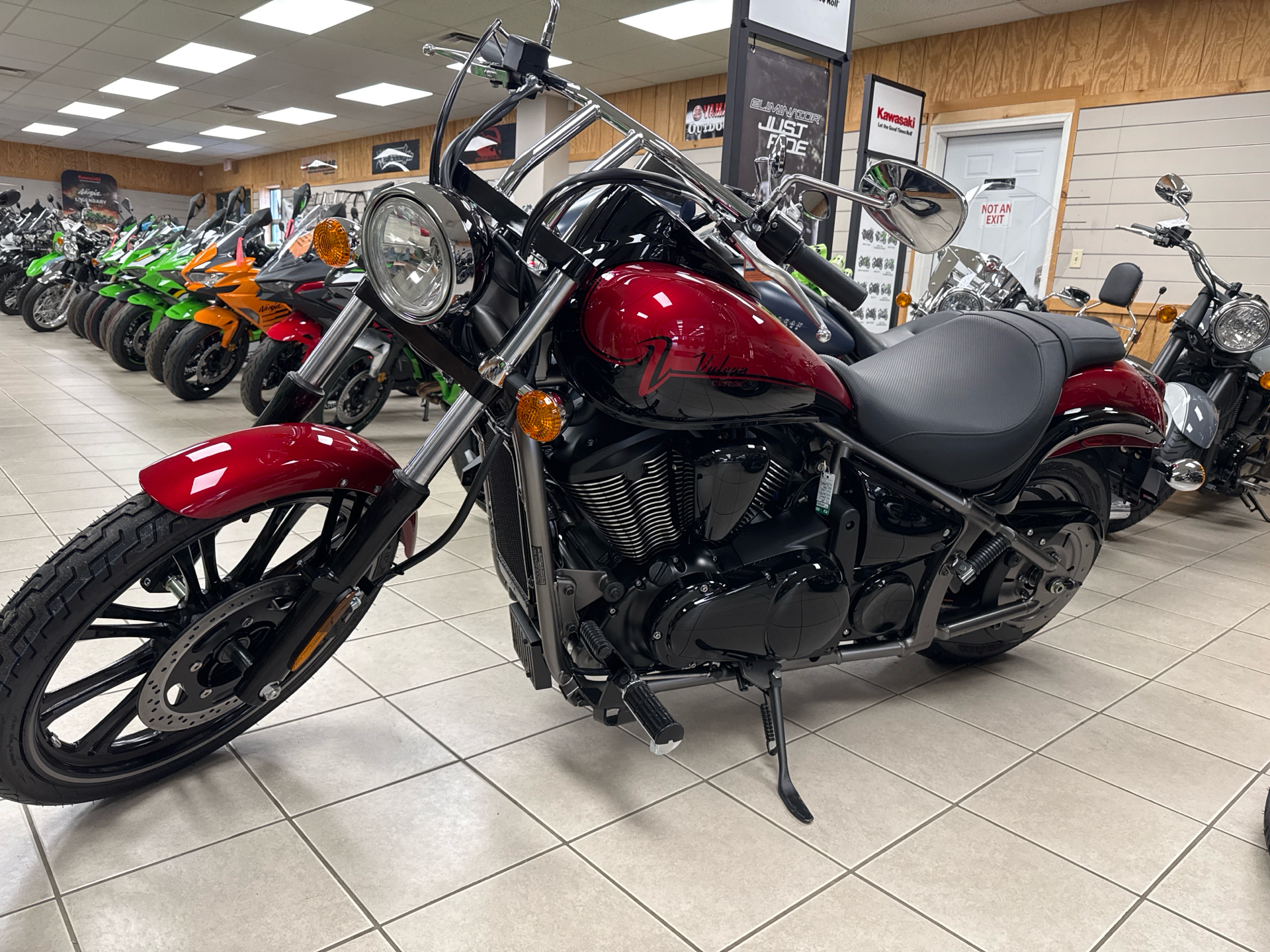 2025 Kawasaki Vulcan 900 Custom in Topsham, Maine - Photo 3
