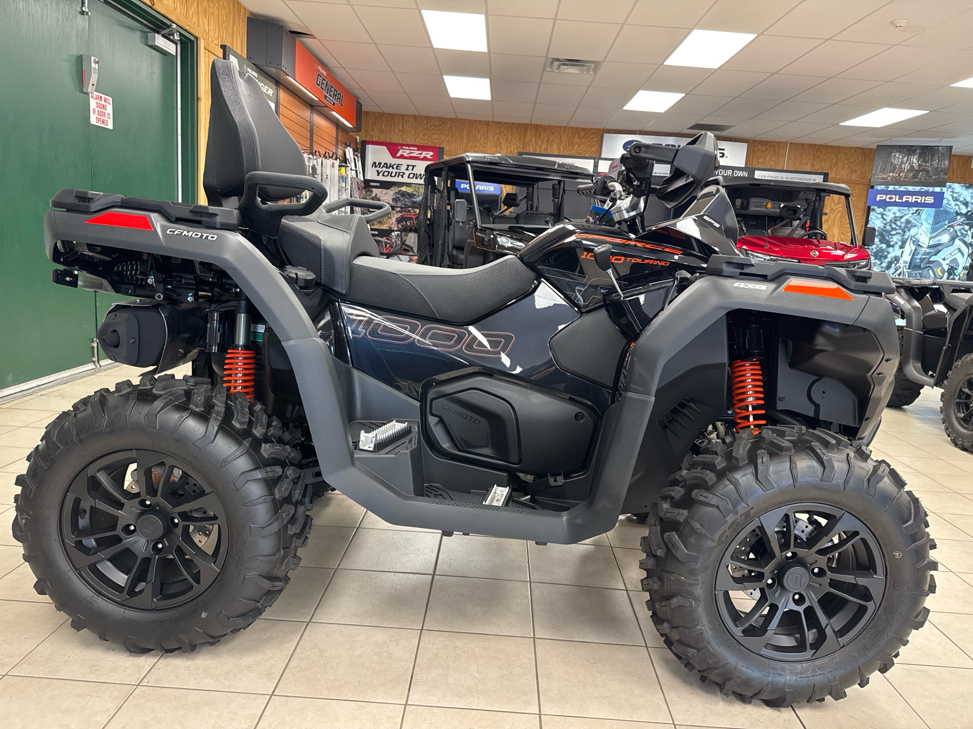 2025 CFMOTO CForce 1000 Touring in Topsham, Maine - Photo 2