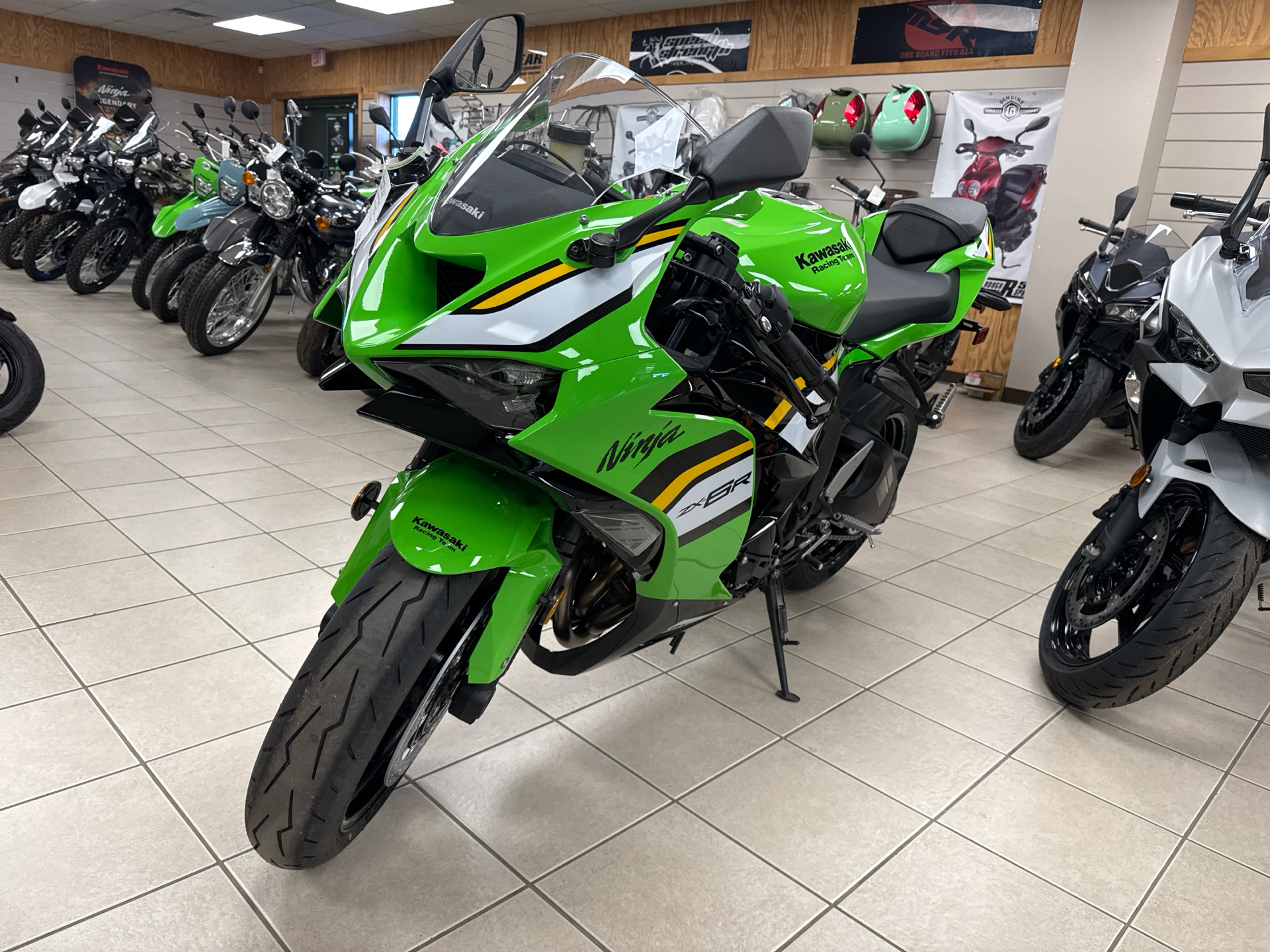 2025 Kawasaki Ninja ZX-6R KRT Edition in Topsham, Maine - Photo 3