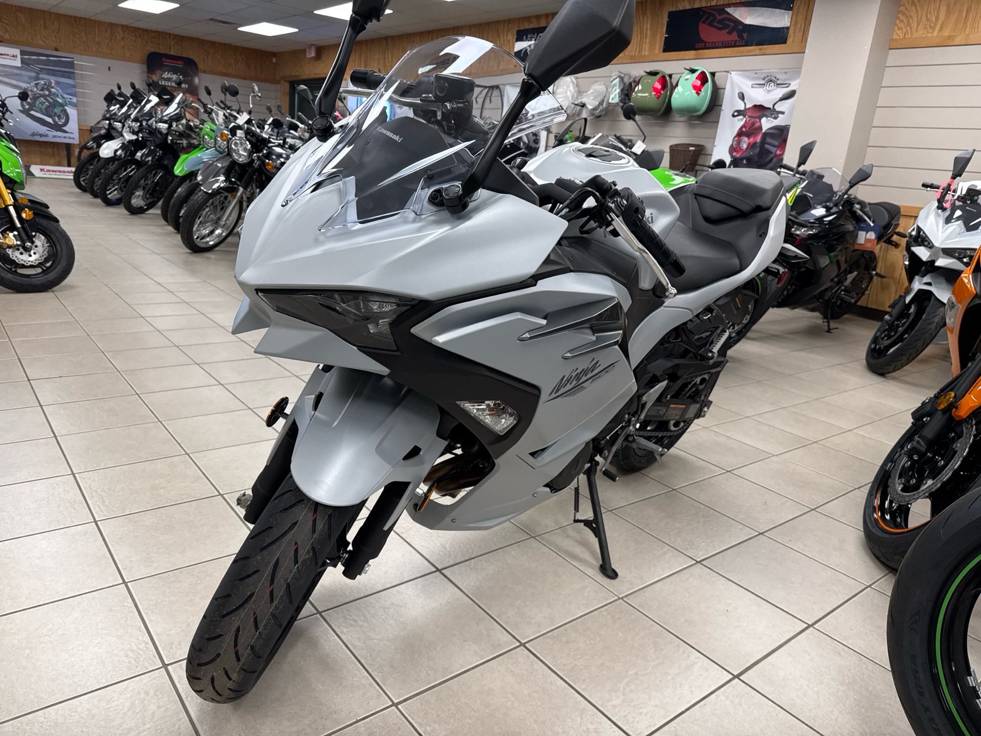 2025 Kawasaki Ninja 500 in Topsham, Maine - Photo 3