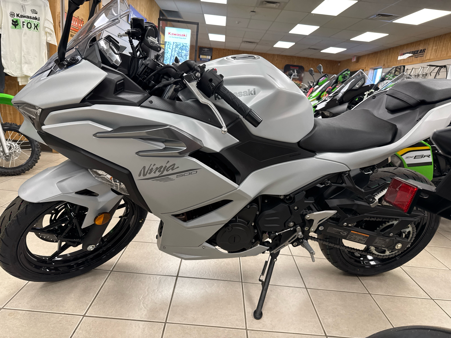 2025 Kawasaki Ninja 500 in Topsham, Maine - Photo 4