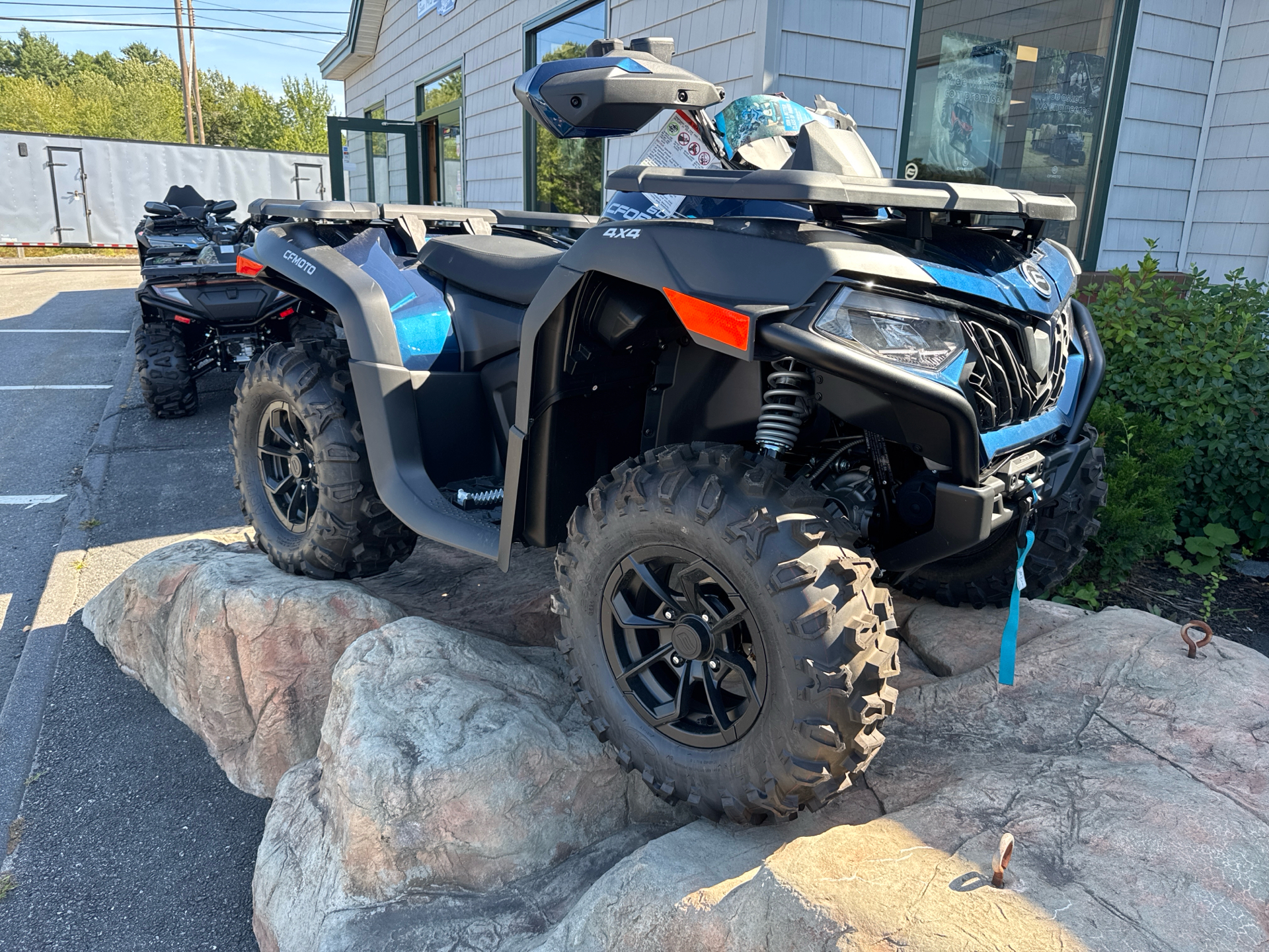 2025 CFMOTO CForce 600 in Topsham, Maine - Photo 2