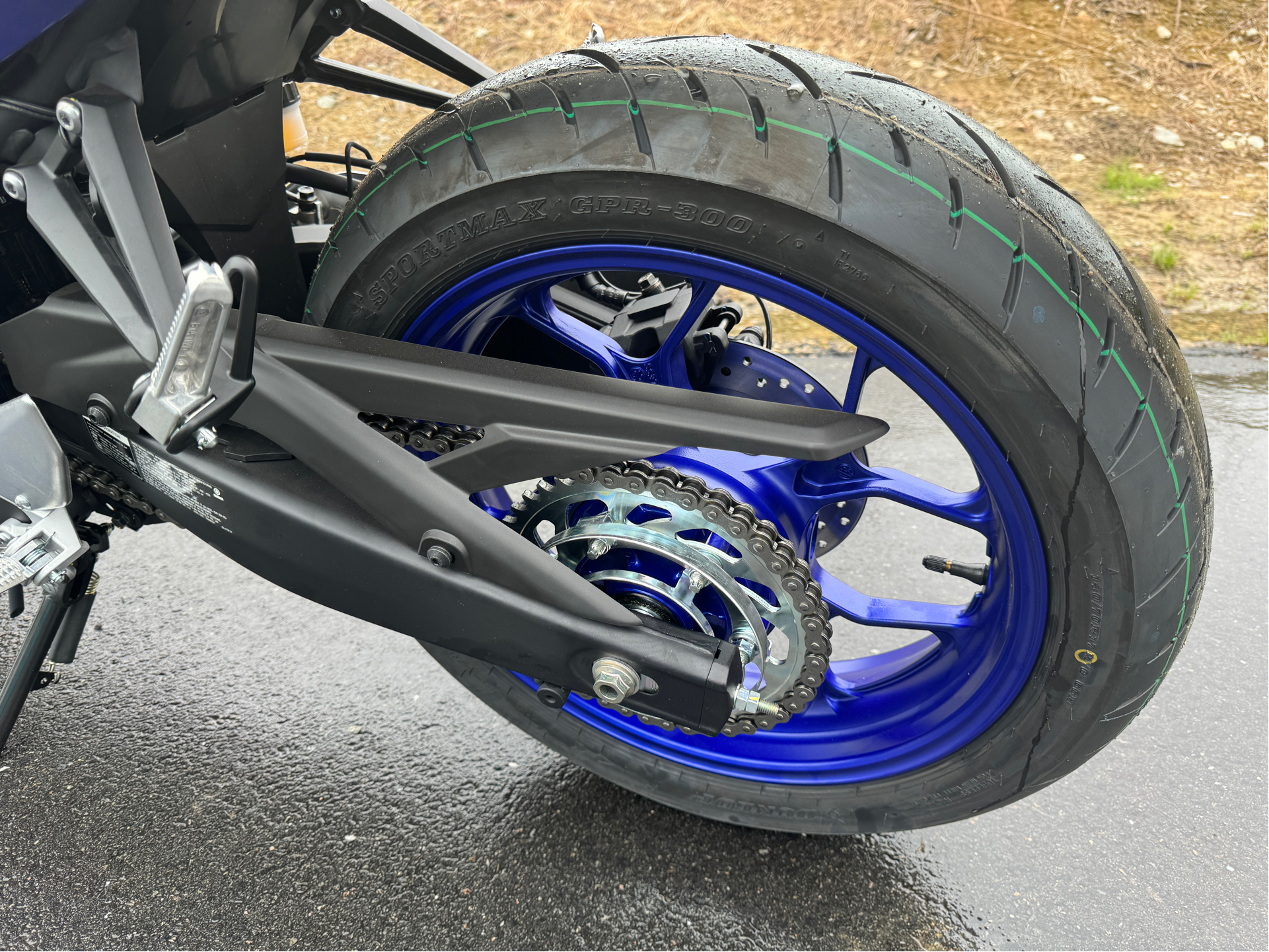 2024 Yamaha YZF-R3 in Topsham, Maine - Photo 14