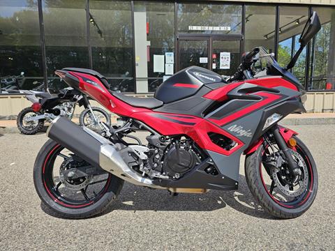 2025 Kawasaki Ninja 500 ABS in Tyngsboro, Massachusetts - Photo 2