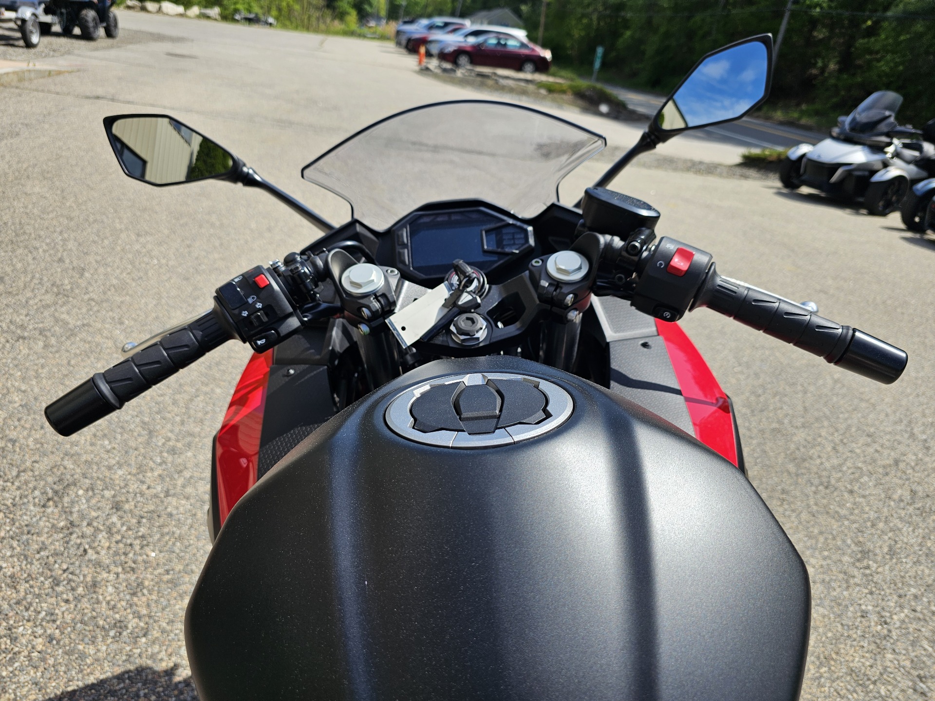 2025 Kawasaki Ninja 500 ABS in Tyngsboro, Massachusetts - Photo 14