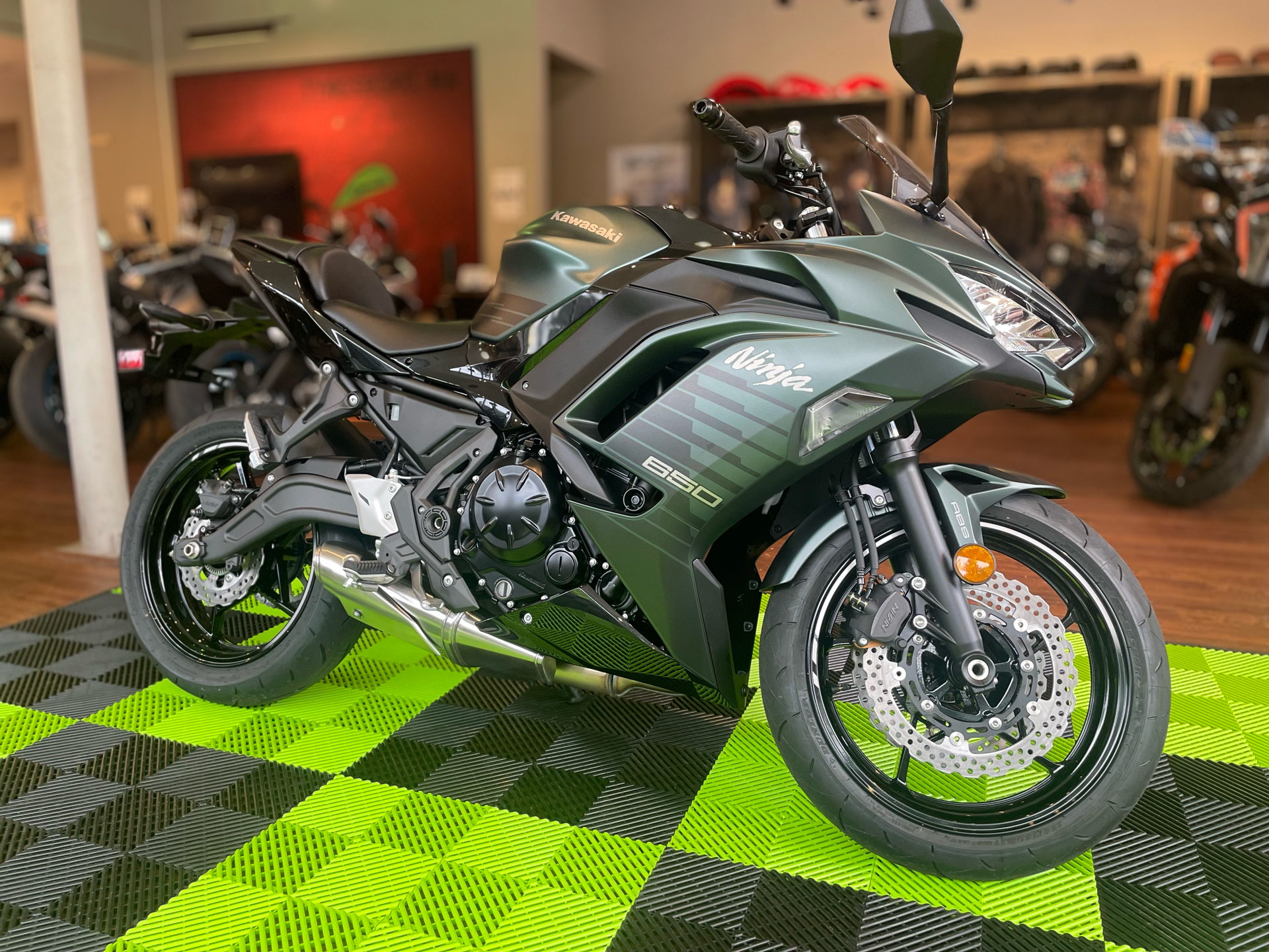 2025 Kawasaki Ninja 650 ABS in Tyngsboro, Massachusetts - Photo 3
