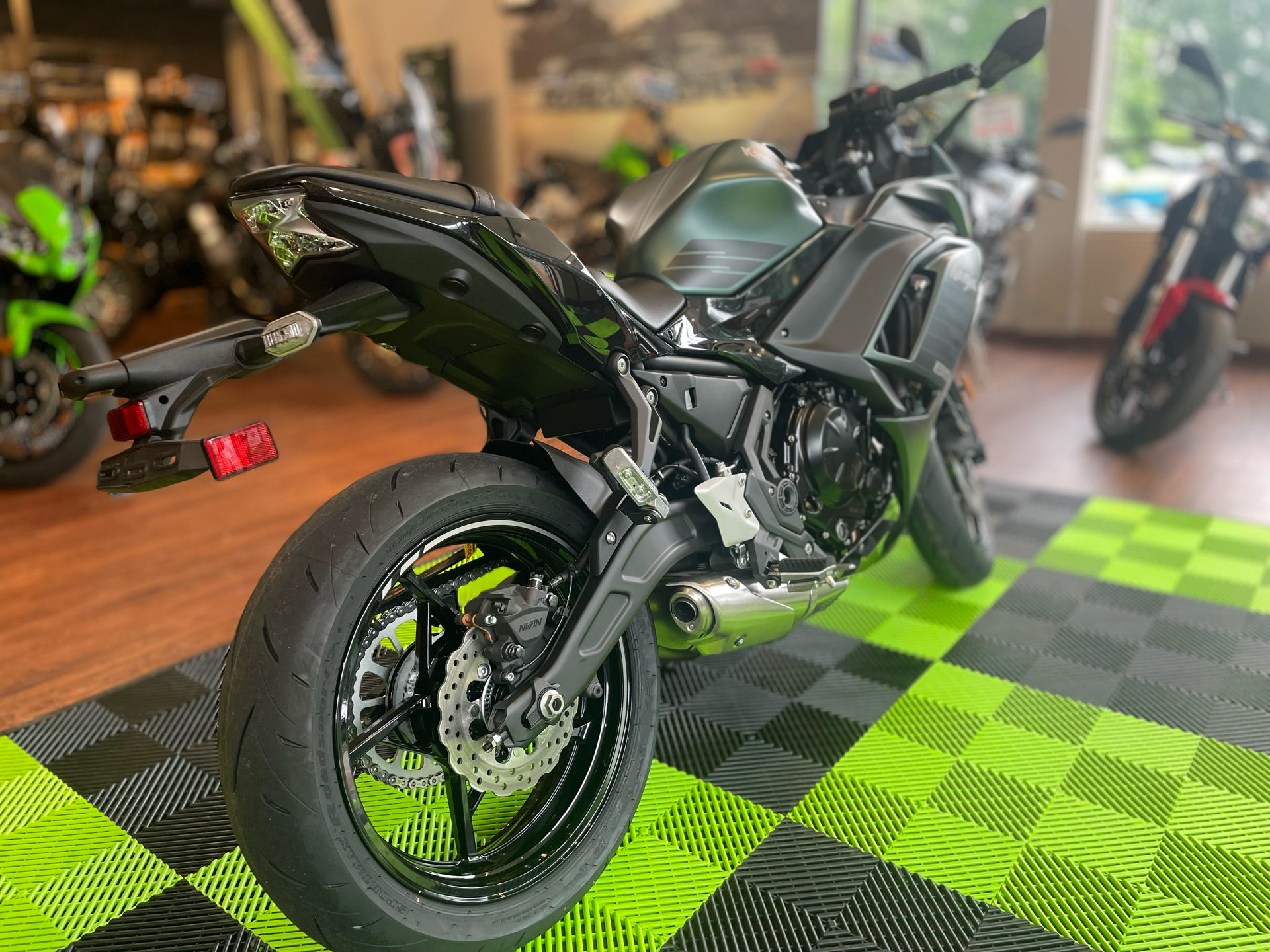 2025 Kawasaki Ninja 650 ABS in Tyngsboro, Massachusetts - Photo 9