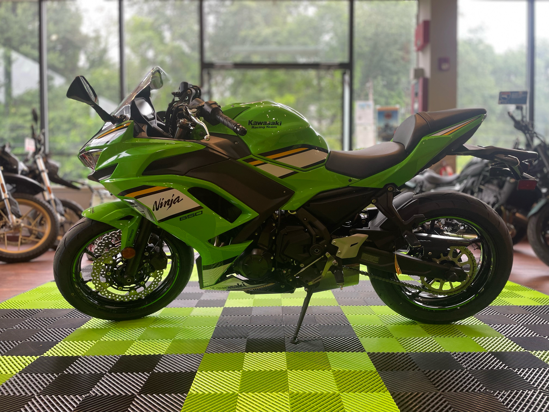 2025 Kawasaki Ninja 650 KRT Edition ABS in Tyngsboro, Massachusetts - Photo 2