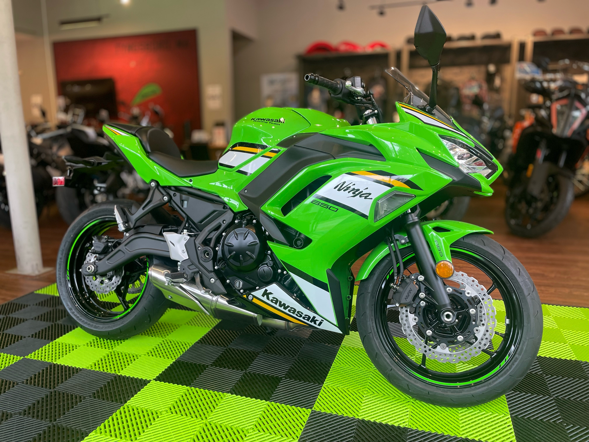 2025 Kawasaki Ninja 650 KRT Edition ABS in Tyngsboro, Massachusetts - Photo 6