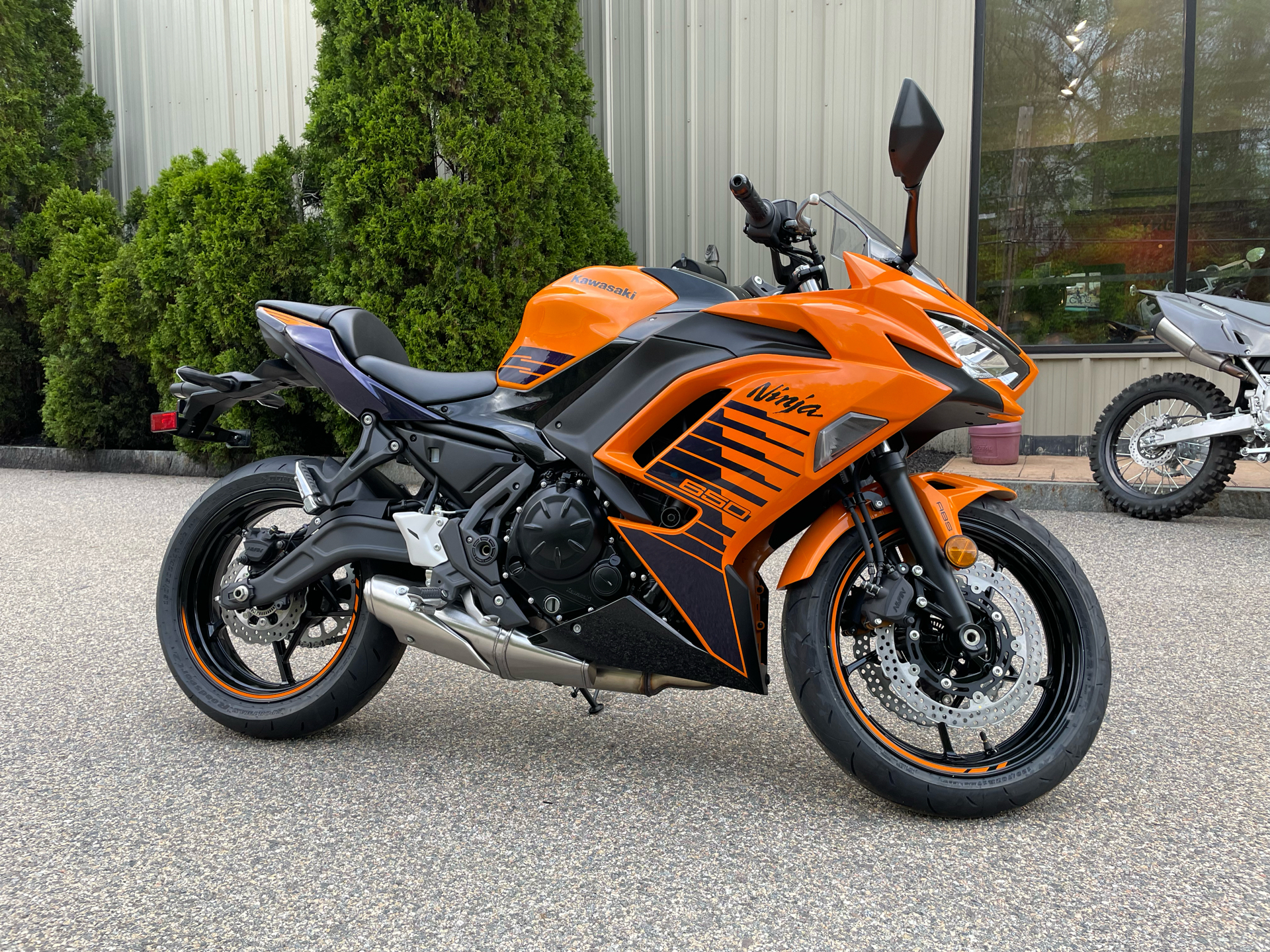 2025 Kawasaki Ninja 650 ABS in Tyngsboro, Massachusetts - Photo 4