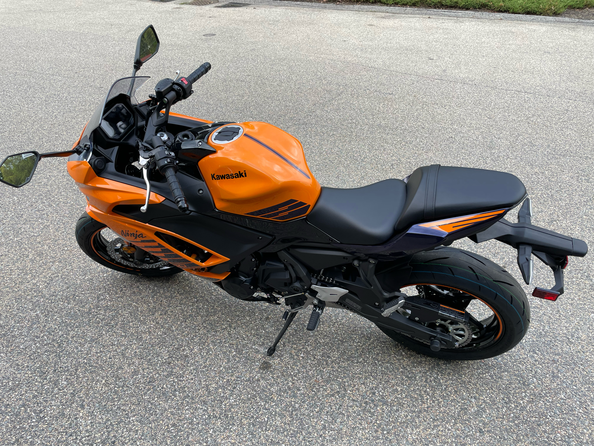 2025 Kawasaki Ninja 650 ABS in Tyngsboro, Massachusetts - Photo 11