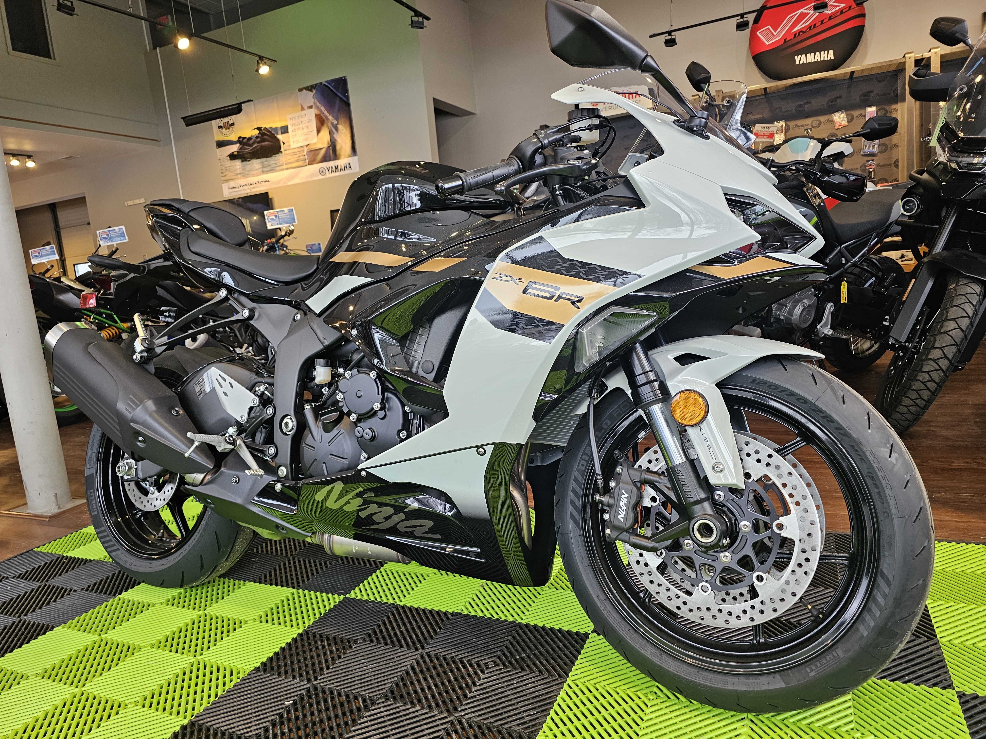 New 2026 Kawasaki NINJA ZX-6R ABS Pearl Robotic White / Metallic