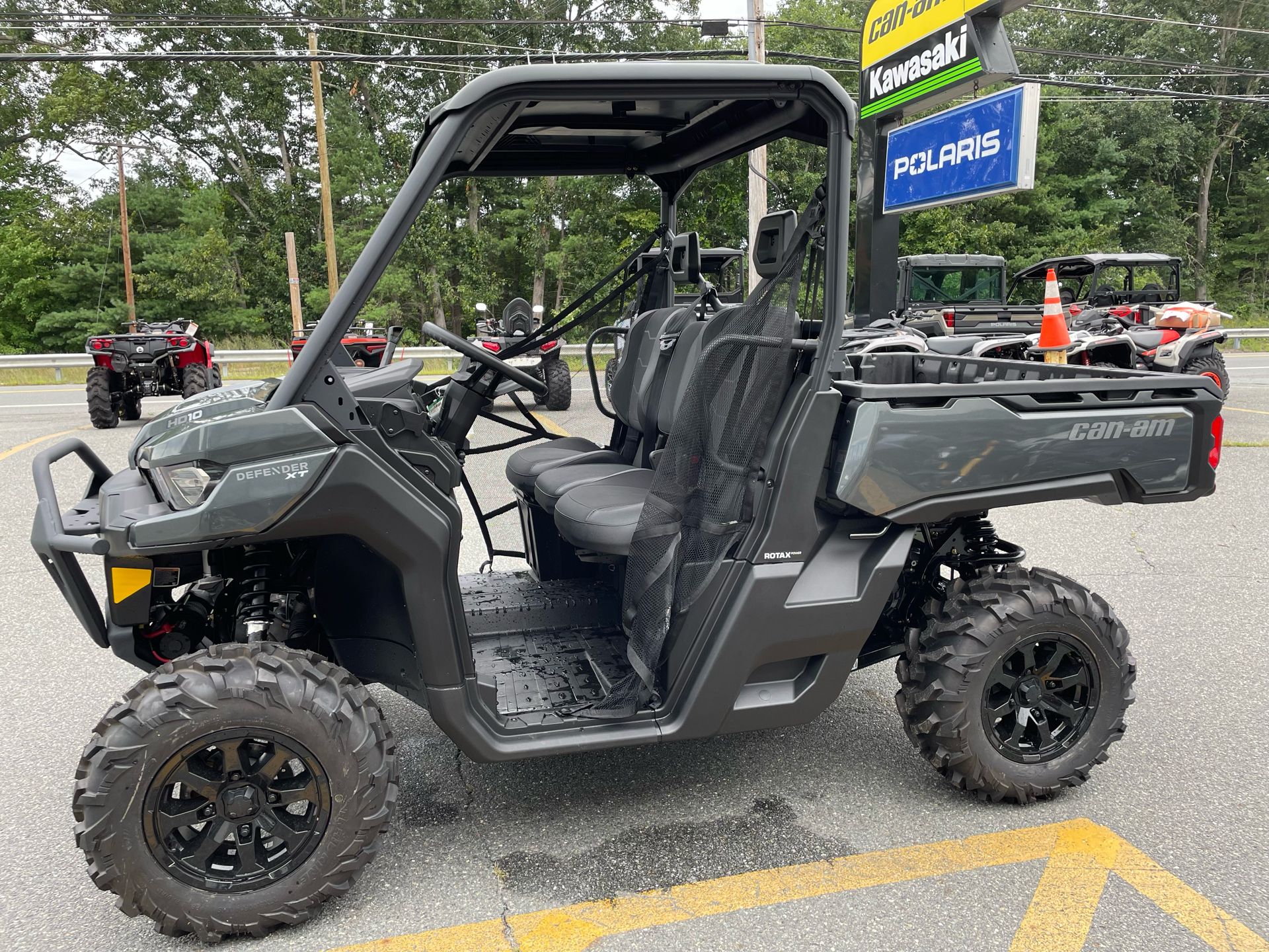 2024 Can-Am Defender XT HD10 in Tyngsboro, Massachusetts - Photo 2