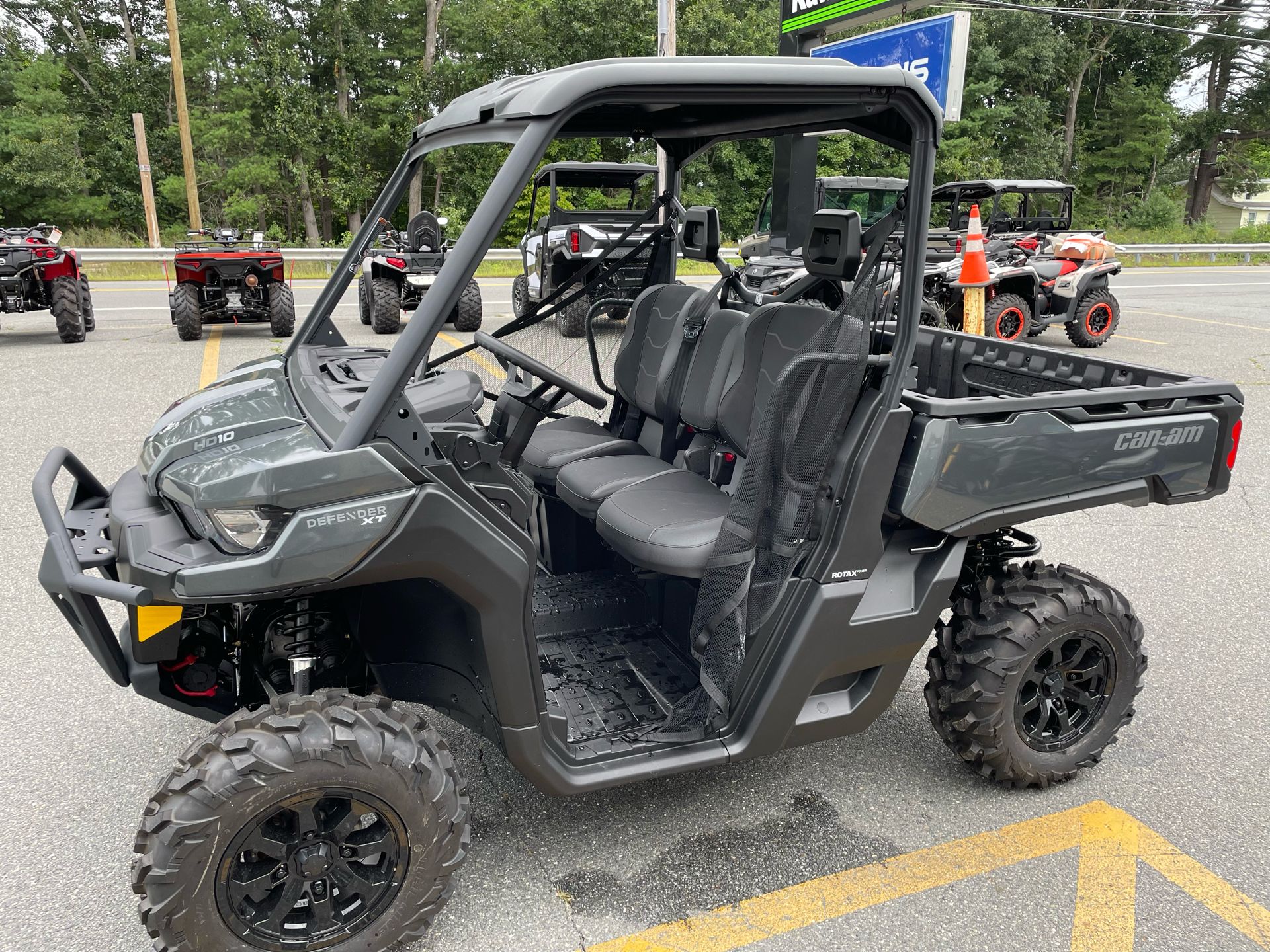 2024 Can-Am Defender XT HD10 in Tyngsboro, Massachusetts - Photo 8